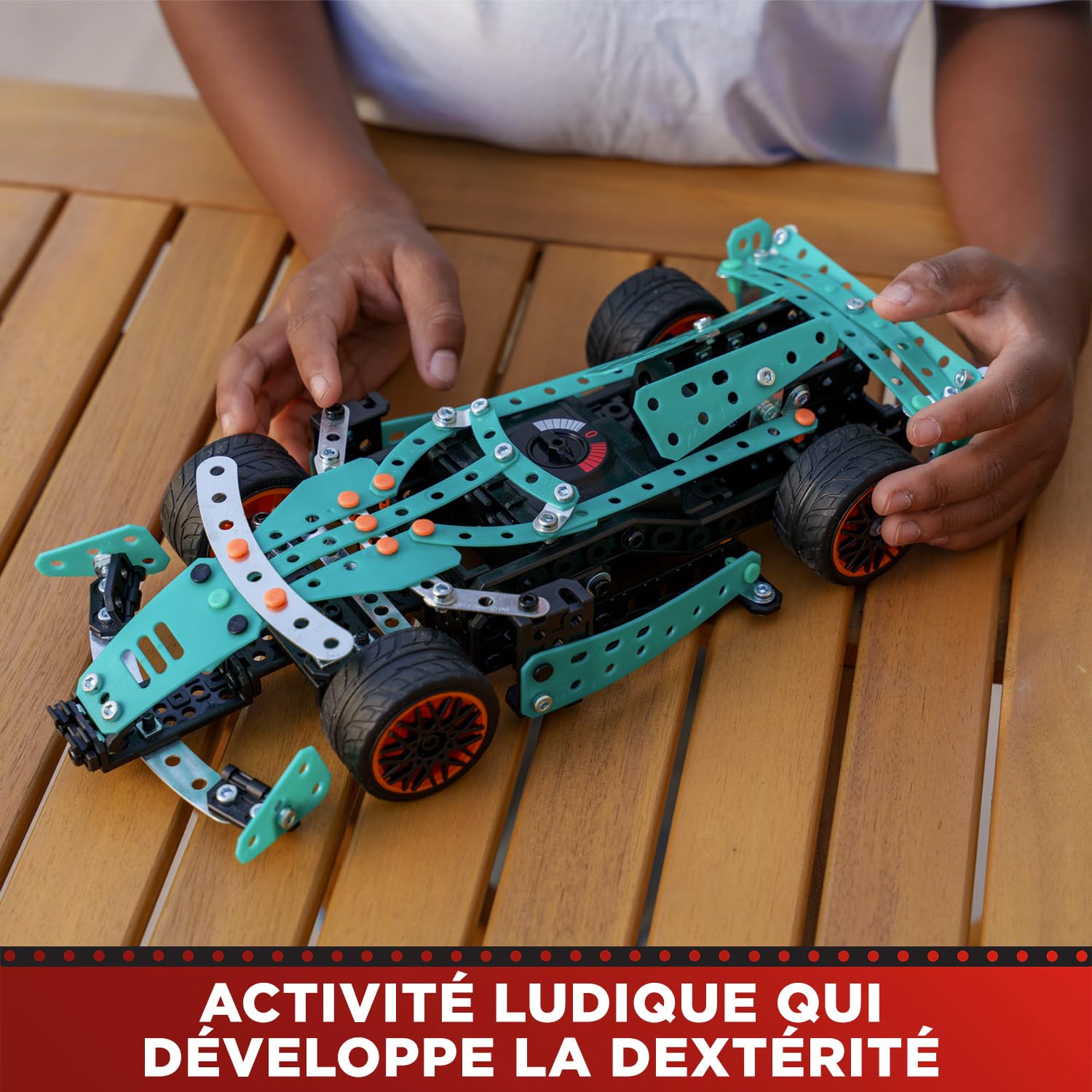 BANDAI - Meccano Voiture de Course 2 en 1 - Coffret de Construction 2 Modèles Formule 1-353 pièces, Outils, Notice - Kit Activité Assemblage Voitures F1 Supercar - Jouet Enfant 10 Ans et + -APM20108