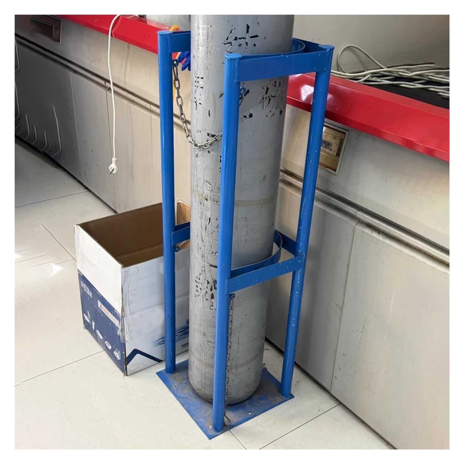 Generico Supporto per bombola di Ossigeno Resistente con Catena di Sicurezza Regolabile, Staffa per Montaggio a Pavimento per bombole di Gas per Uso Domestico, Medico e Industriale - Trasporto Sicuro