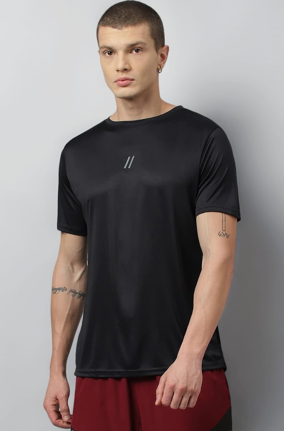 - Slim Fit Polyester Sports T-Shirt for Men - Round Neck Quick Dry Fit Half Sleeve Breathable Stylish Gym & Workout Tee - Lightweight Running Cycling Football Swimming Training Sportswear Top