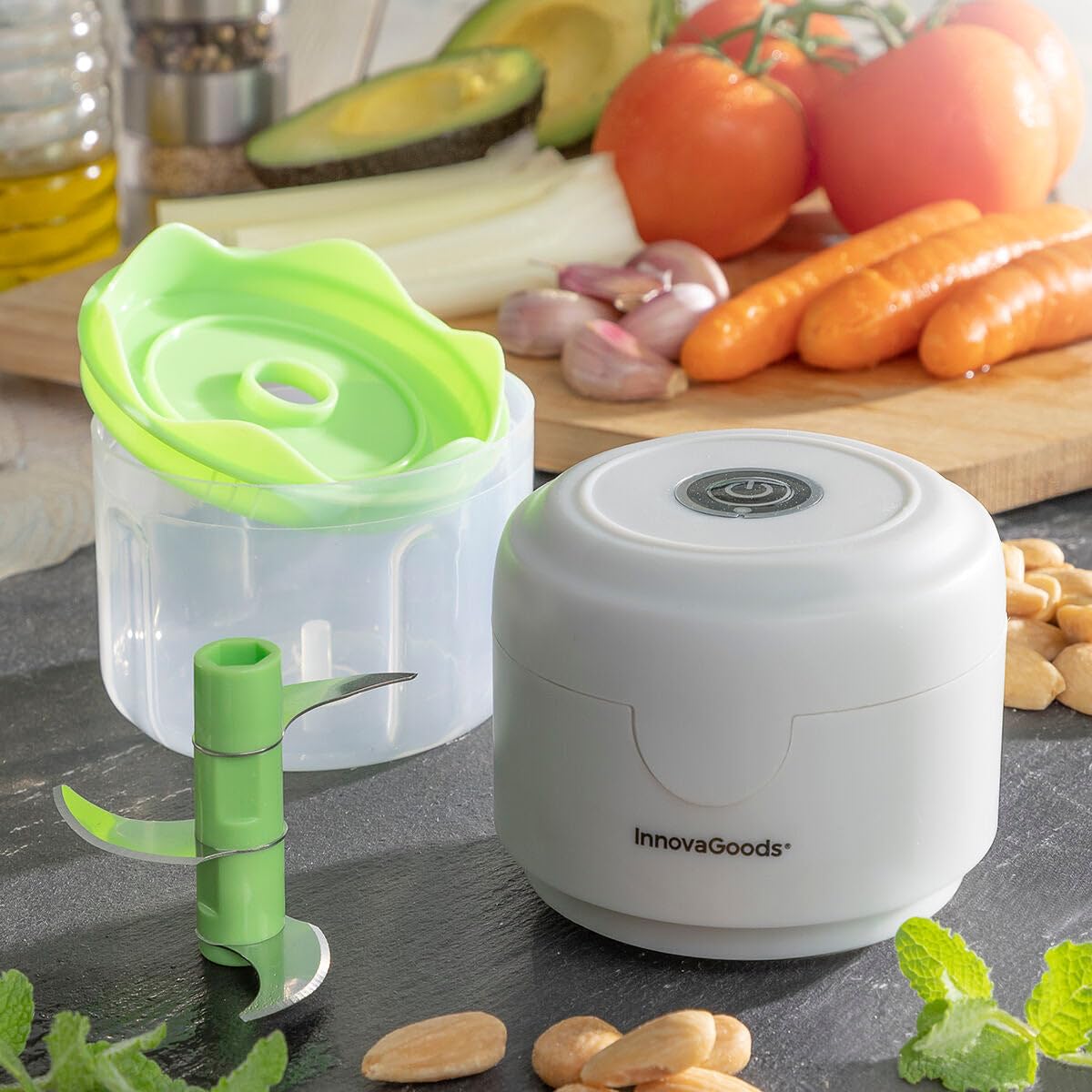 InnovaGoods® Echoppie, mini tritatutto portatile, portatile, pratico e versatile, ideale per tritare frutta, verdura, frutta secca, 3 lame in acciaio inox, capacità 150 ml, 45 W di potenza