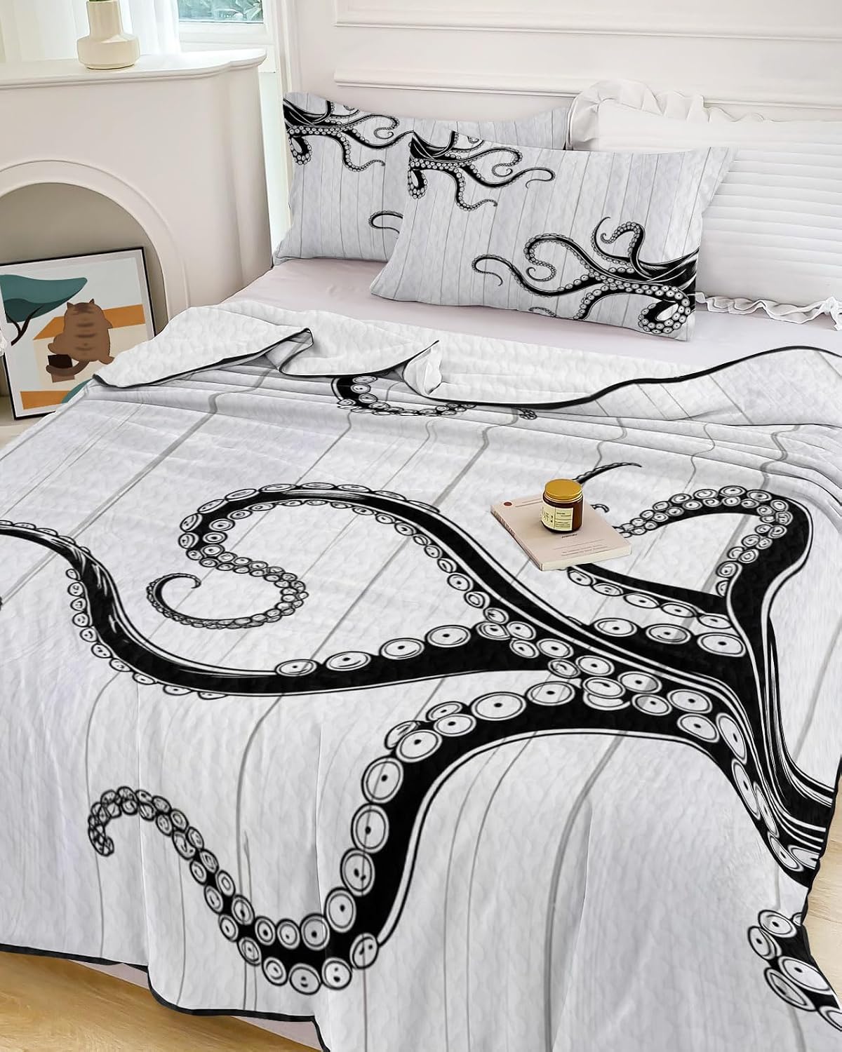 Full Size Quilt Set, Black Giant Squid Lightweight Bedspread Coverlet Set Soft Microfiber Summer Quilt with 2 Pillow Shams, Wood Grain Background 3 Piece Comforter Bedding Set
