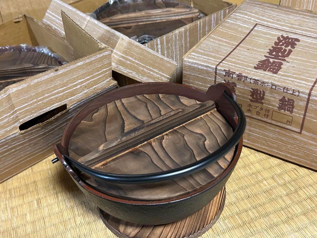 未使用　南部鉄器　茶ホーロー仕上　18㎝　 囲炉裏　木蓋付き　深型鍋 3セット 未使用南部鉄器茶ホーロー仕上18㎝ 囲炉裏木蓋付き深型鍋