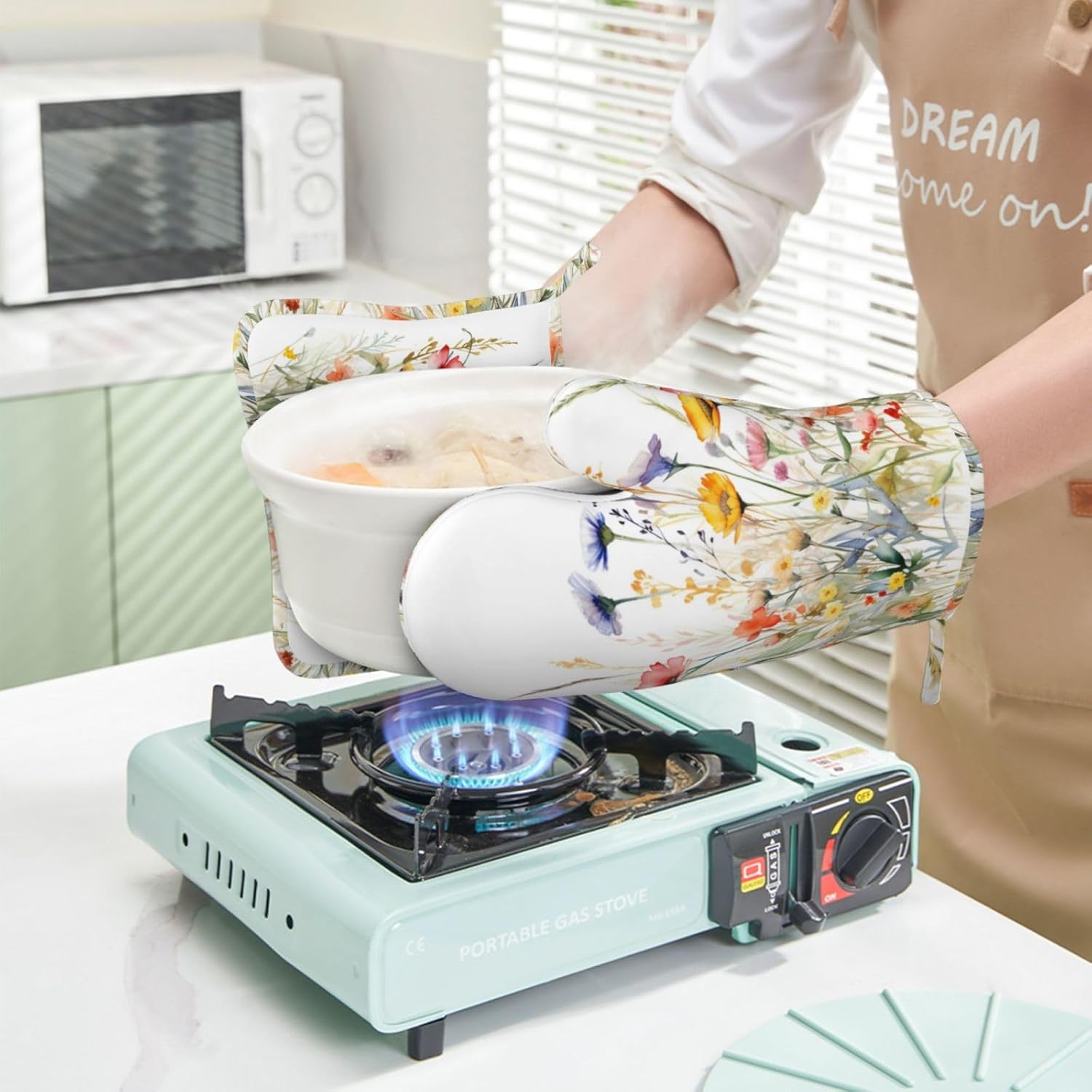 Wildflowers Oven Mitts and Pot Holders Sets for Kitchen Silicone Watercolor Flowers Oven Gloves Heat Resistant Blooming Flower Oven Mitts with 2 Non-Slip Pads Kitchen Gloves for Cooking