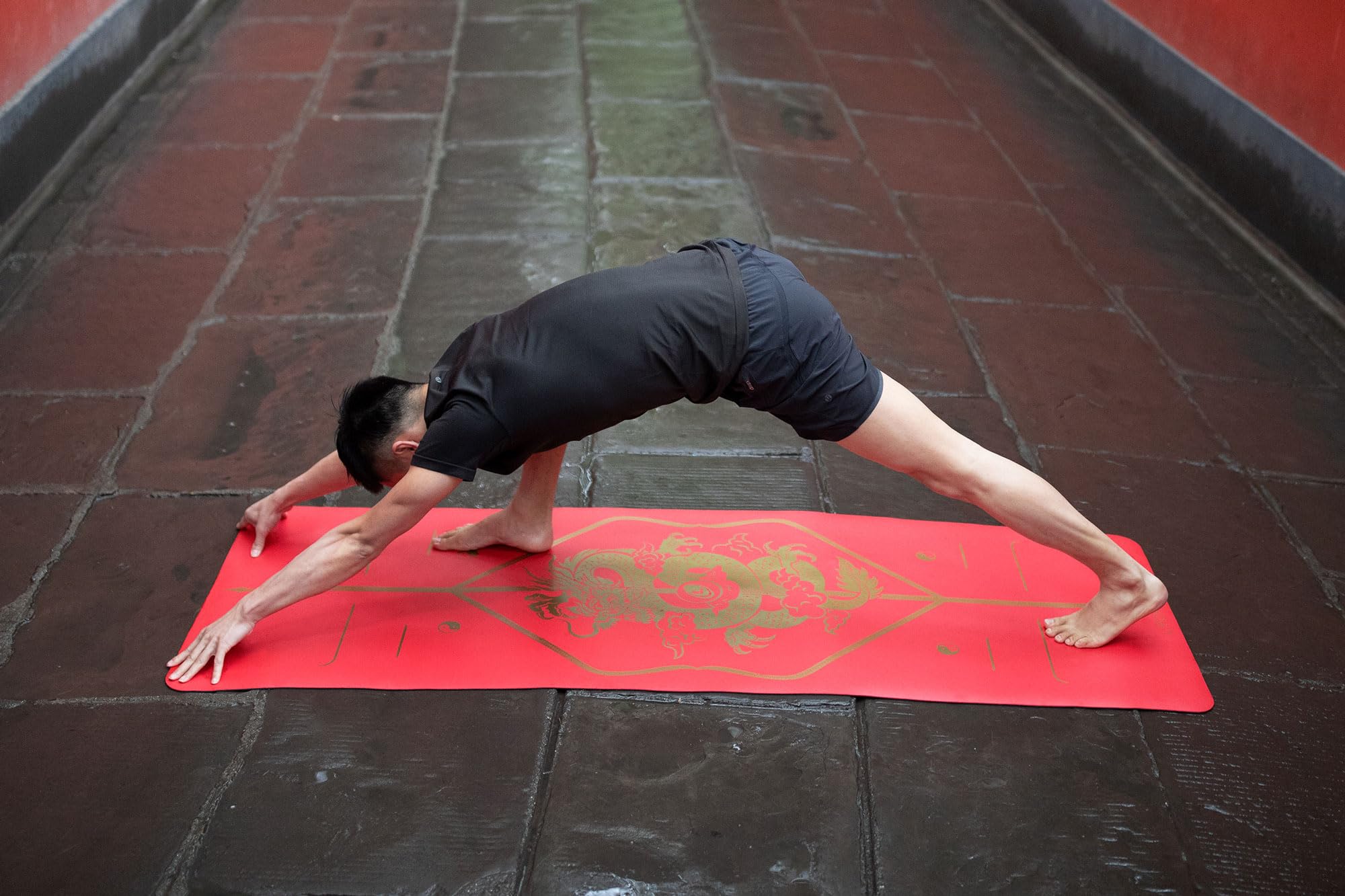 Liforme Stuoia da yoga Capodanno cinese - Miglior Tappeto Yoga Eco-Sostenibile, Antiscivolo con Esclusivo Sistema con Indicatori di Allineamento - Aderenza Perfetta e Biodegradabile