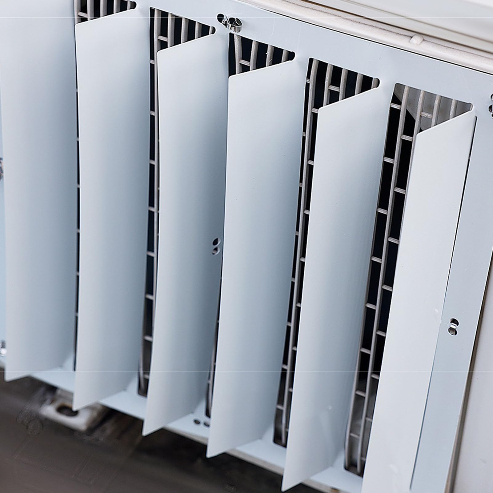 Copertura universale per esterni AC Defender – Griglia deflettore in acciaio inox per compressore e condensatore, protezione antivento 50 x 50 cm, unità anti-diretta resistente alle intemperie