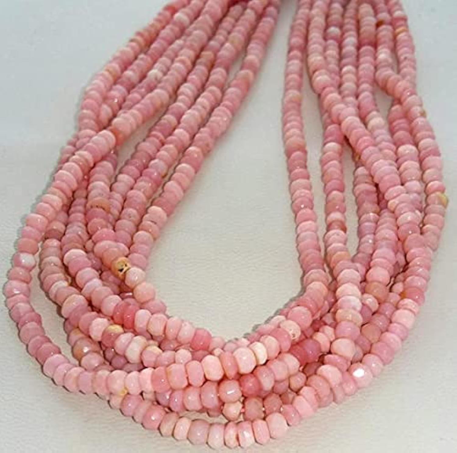Perles en opale rose taillées facettes pour création de bijoux uniques haut de gamme