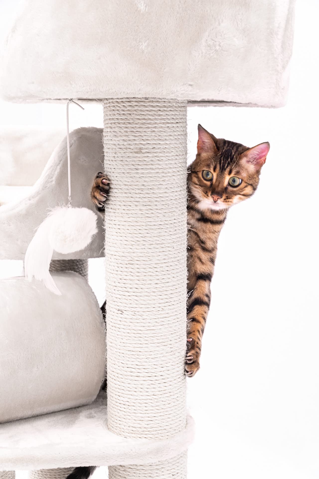 Petrebels Kratzbaum Platzsparend Victoria 125, auch ideal für senioren Katzen, Katzenbaum mit Sisal-Kratzstämmen 12 cm, Höhle, Liegemulden & Spieltunnel, Stabiler Katzenkratzbaum in Creme