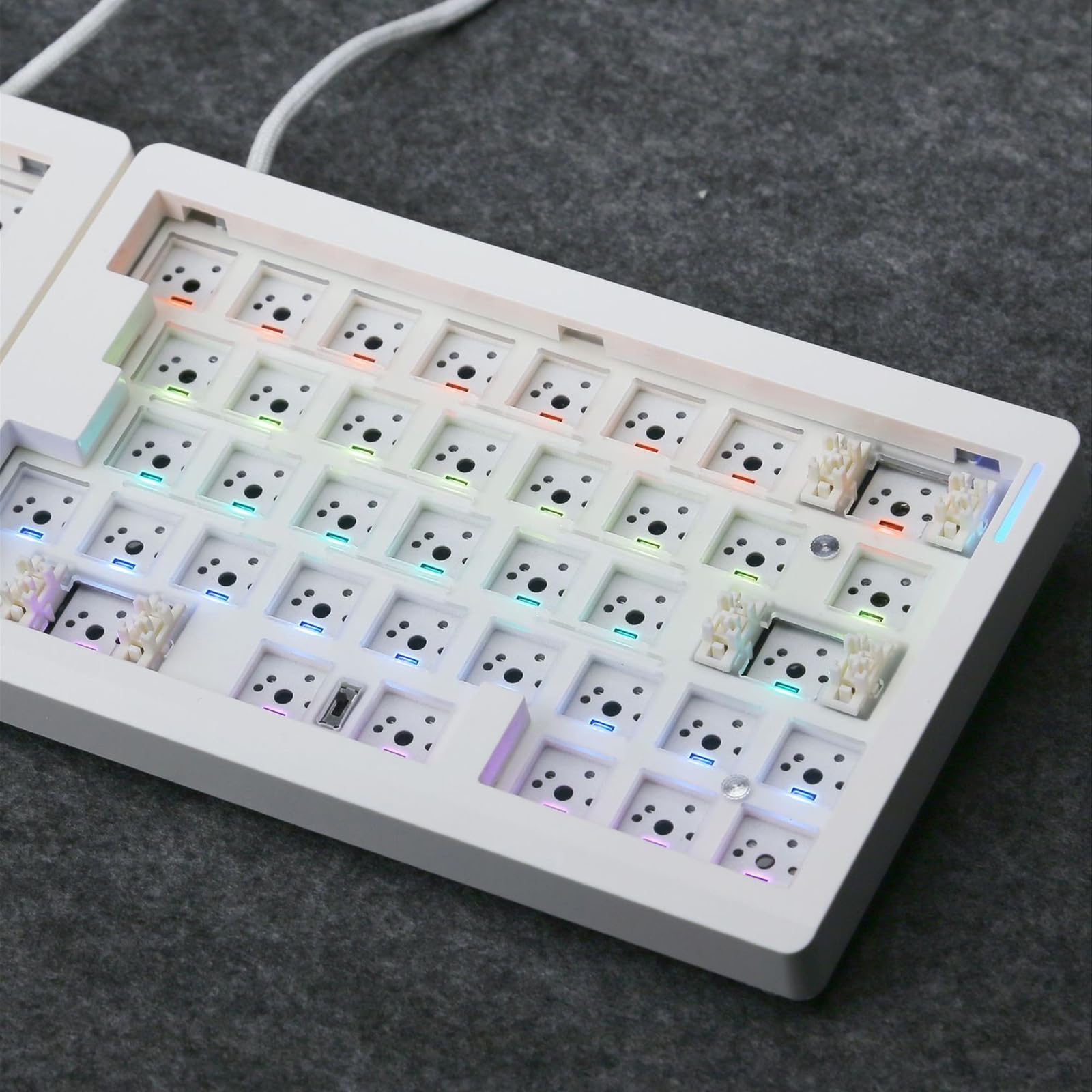 Amazon | コンパクトな GMK70 メカニカル キーボード LED バックライト