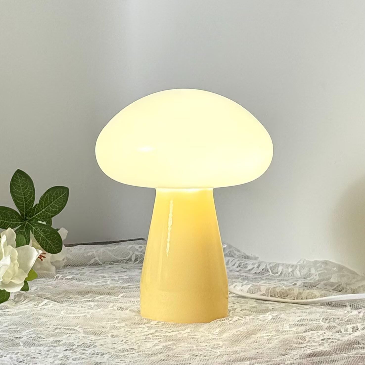 GUANSHAN Retro Glass Table Lamp Creative Cute Mushroom Bedroom Table Light Bedside Lamp Vintage Decorative Table Lighting Night Light for Living Room, Bedroom
