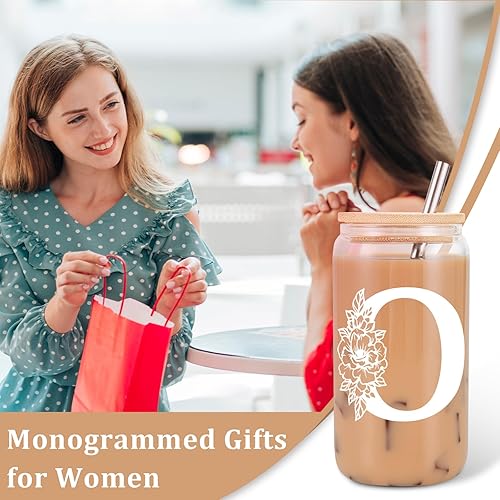Miniatura 164 de Coolife Vaso de vidrio con inicial, regalos con monograma para mujer, tazas de vidrio de 16 onzas con tapas y pajitas, vaso de cerveza para batido