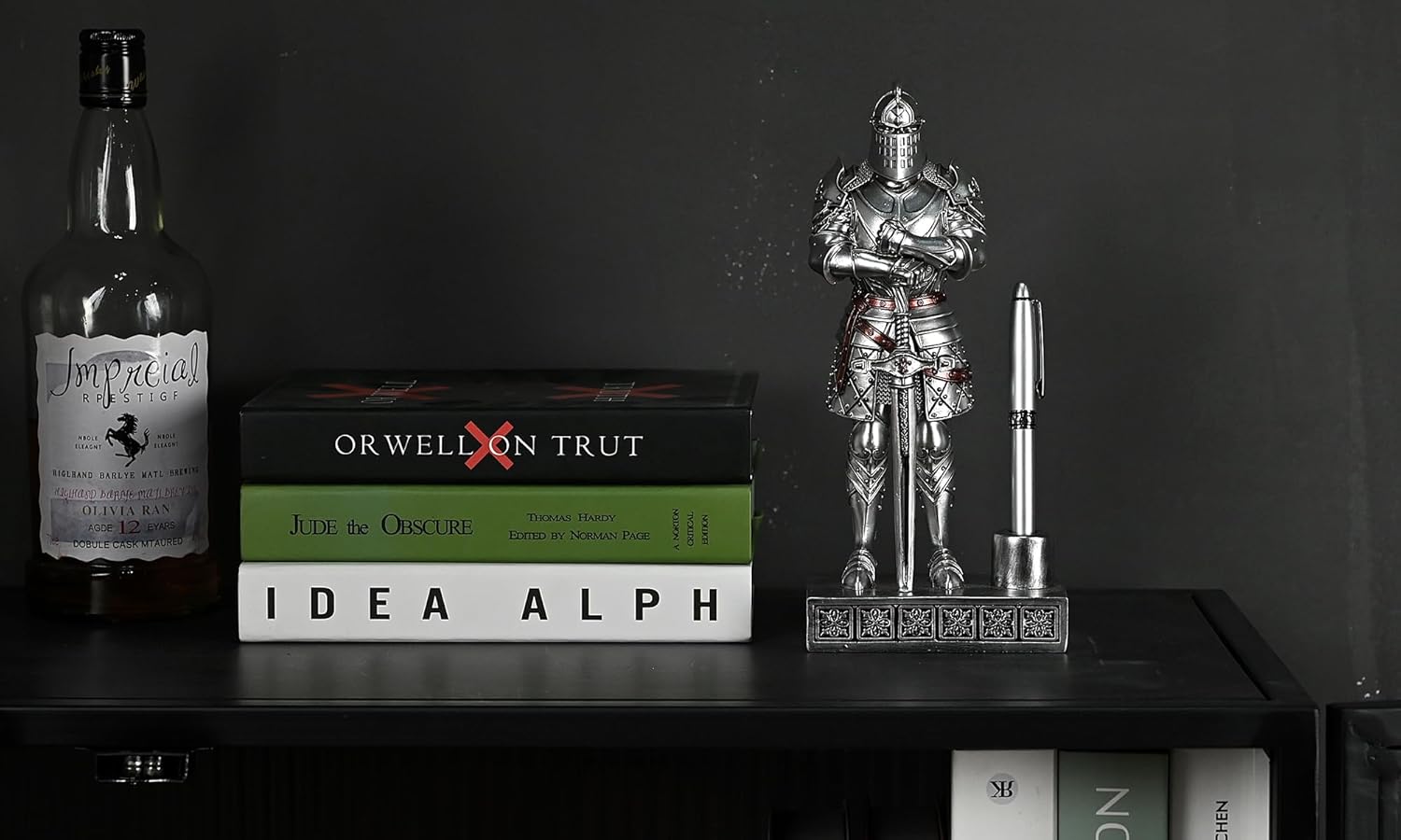 Knight Pen Stand Decoration Resin Pen Holder Art Craft Paperweight for Desktop Organizer Festival Gifts for Boyfriend Husband Dad Son(Silver)