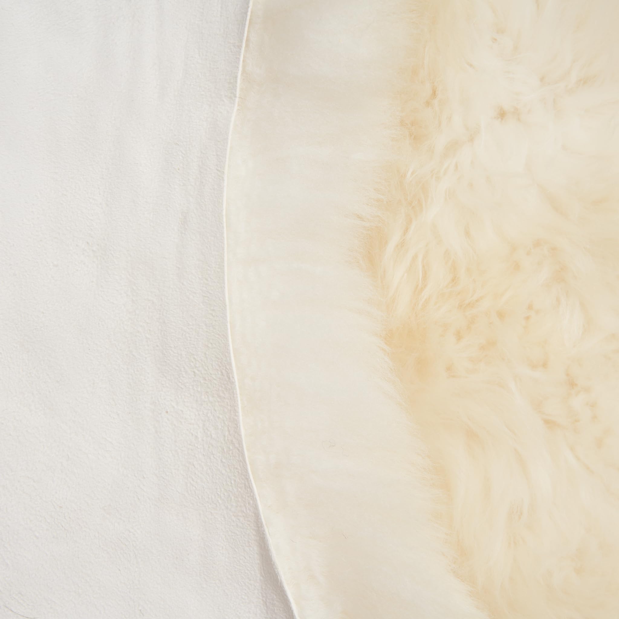 HOME LAMB Lamsvacht Wit 110-120 cm - Echt Schapenvacht - Natuurlijk Lamsvel - Tapijt Woonkamer - Decoratieve Vacht Voor de Slaapkamer - Natuurlijke Vacht - Vloerkleed Lamsvacht
