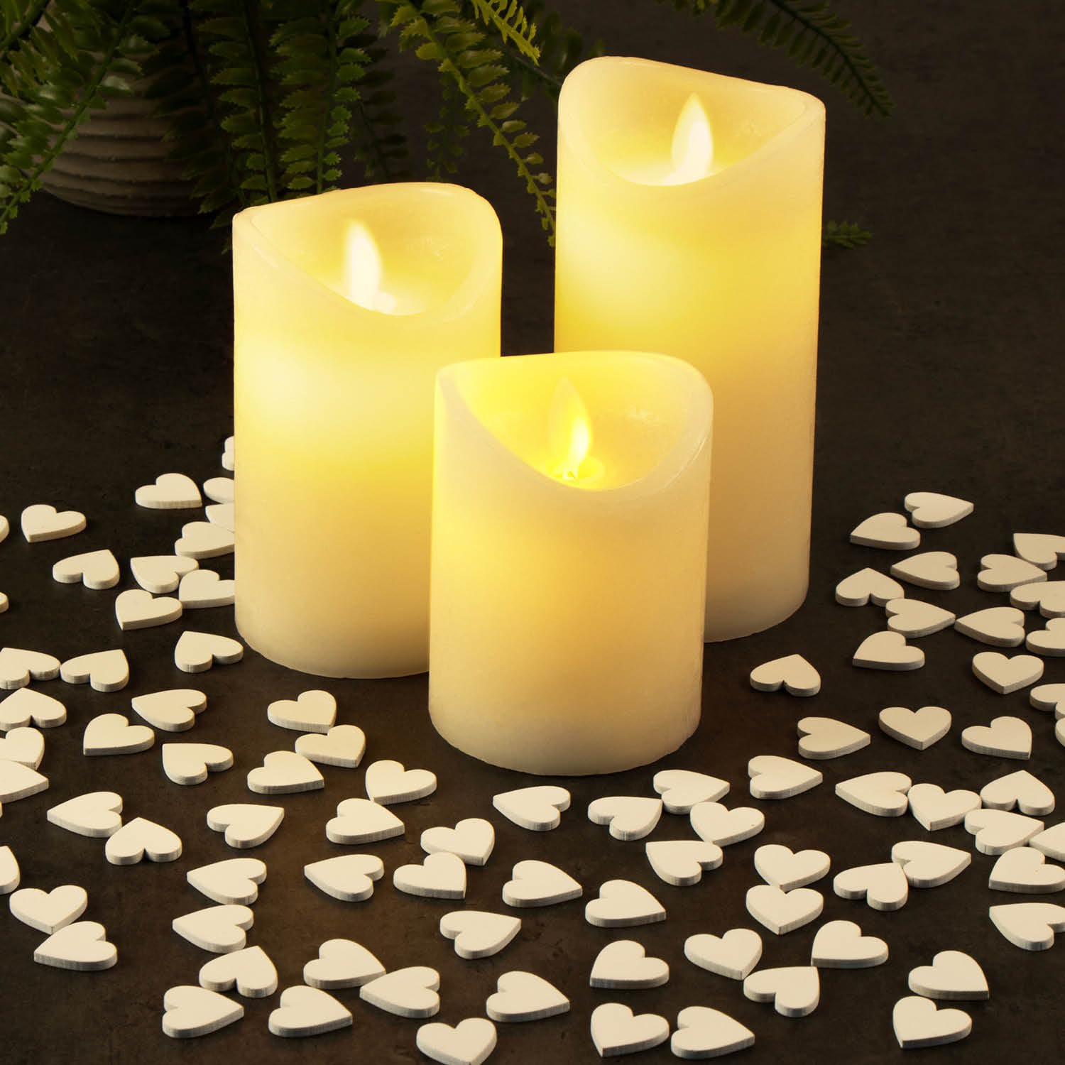COM-FOUR® 100x Decoraciones de corazón dispersas - pequeños corazones de madera en cuatro diseños - corazones de madera para decoración de mesa en primavera (Corazones/blanco - 100 piezas)