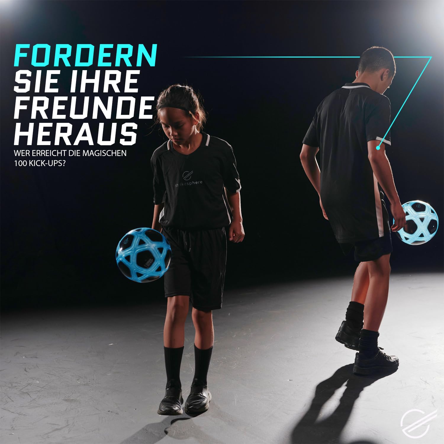 strikesphere Counter Ball, Fußballgeschenk für Jungen und Mädchen ab 6 Jahren: Zählball mit Licht- und Soundeffekten, weiß und blau