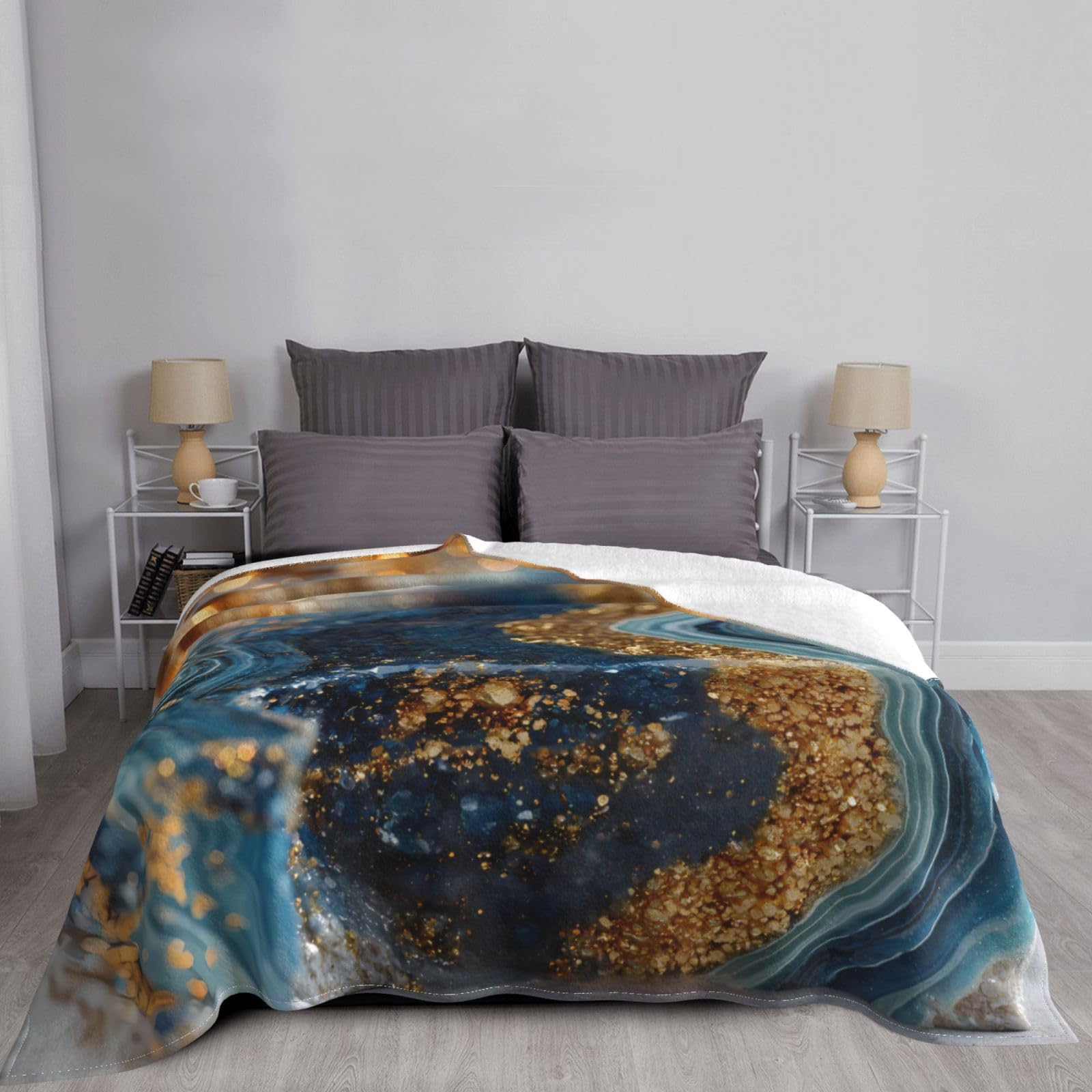 Manta de viaje portátil de 80 x 60 pulgadas, suave, resistente a las arrugas, plegable, exquisito estampado de ciudad dorada