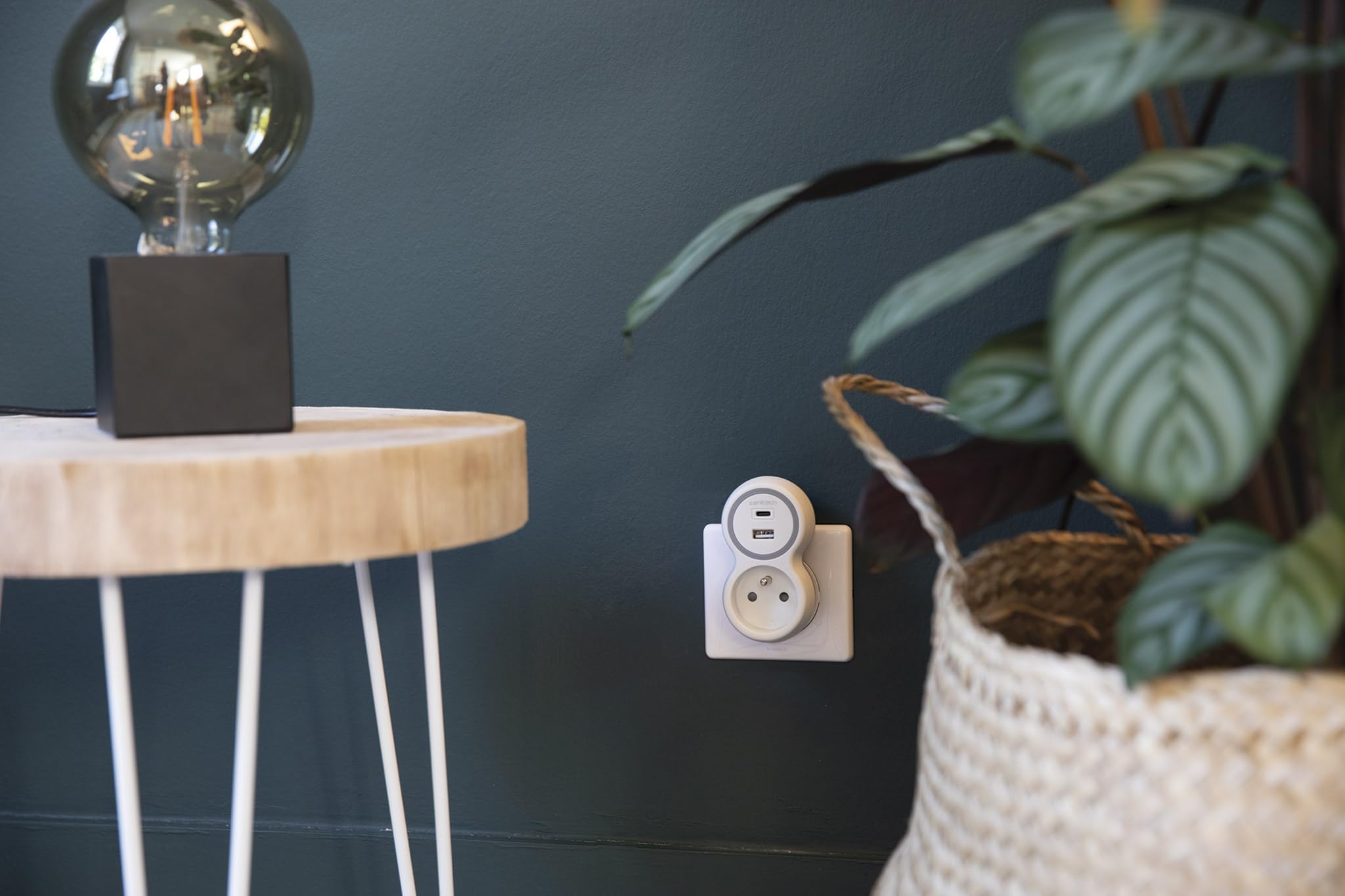 Image secondaire de Prise Zenitech 16A avec 2 Ports USB A/C - Design Blanc et Gris