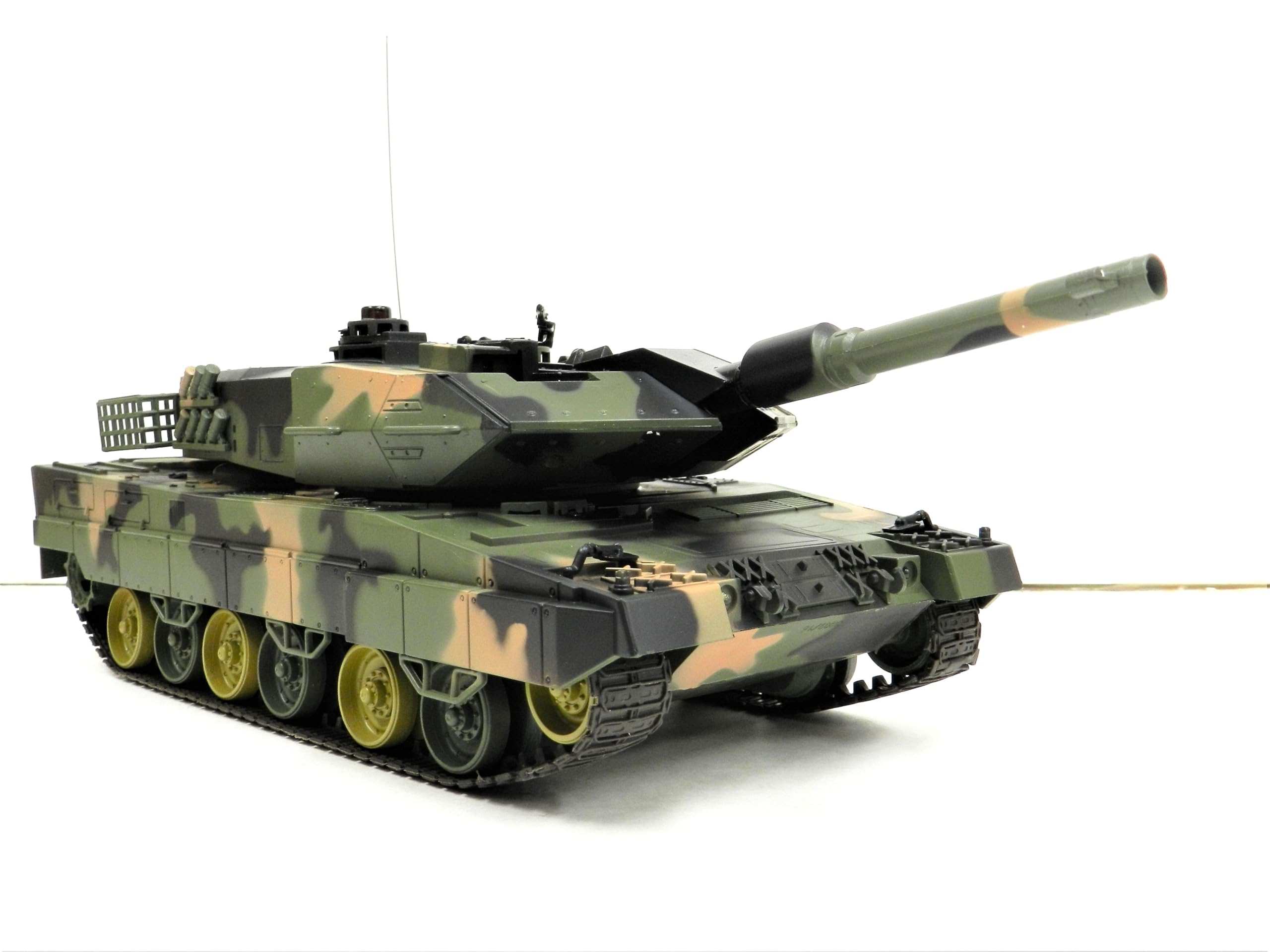 Amazon.co.jp: ヘンロン 2.4GHz 1/24スケール BB弾発射 赤外線バトル
