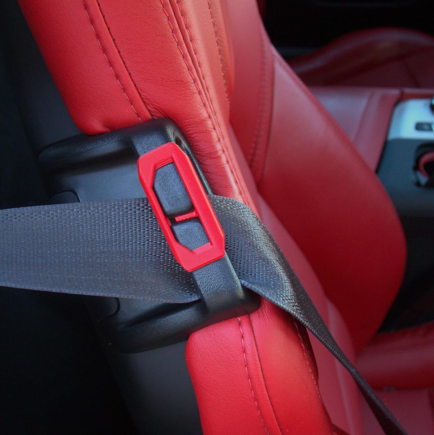 GOYU Seat Belt Guide Stay Clips Accessory (Style D) for C7 / C8 Chevrolet Corvette, Set of 2, Made in USA (Black)