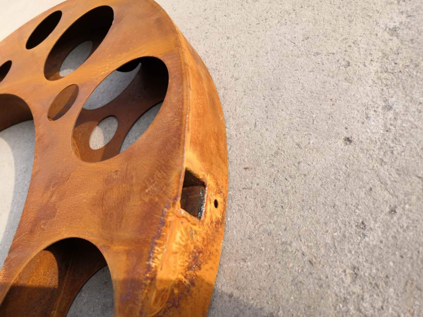 Gartenstecker Aus Edelrost, Glückssymbol, 95x95 Cm – Metall, Handgefertigt, Wetterbeständig, Perfekt Als Gartendeko