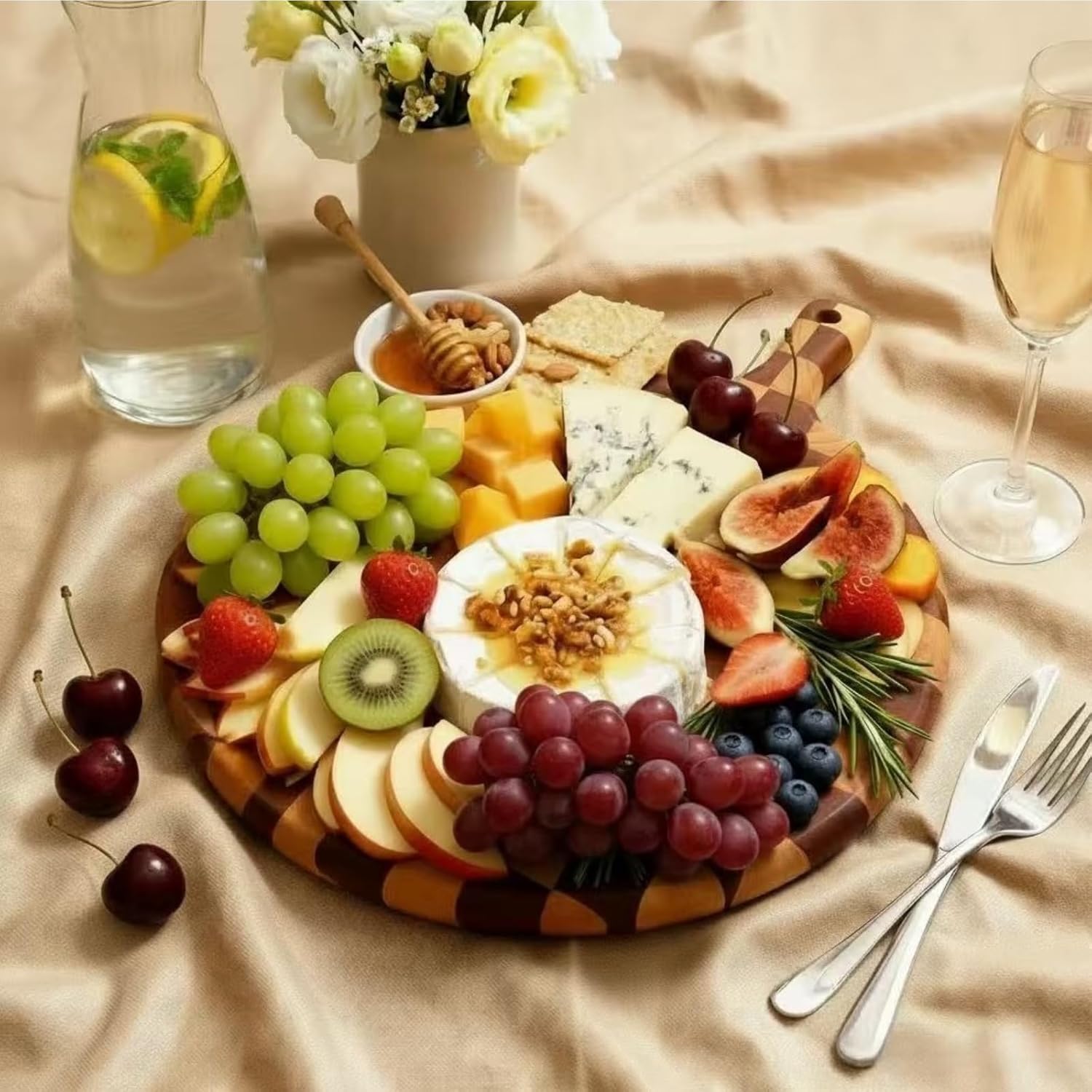 Checkered Round Cutting Board with Handle for Kitchen Decor, 17"L x 13"W x 1" Thick – Wooden Chopping, Cheese & Charcuterie Board in Acacia Wood, Decorative Serving Platter for Meat, Bread & Pizza