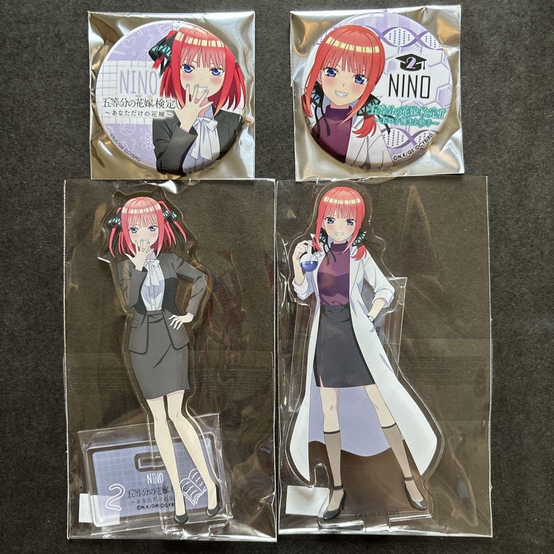 Amazon.co.jp: 五等分の花嫁検定 二乃 アクリルスタンド 缶バッジ2種 