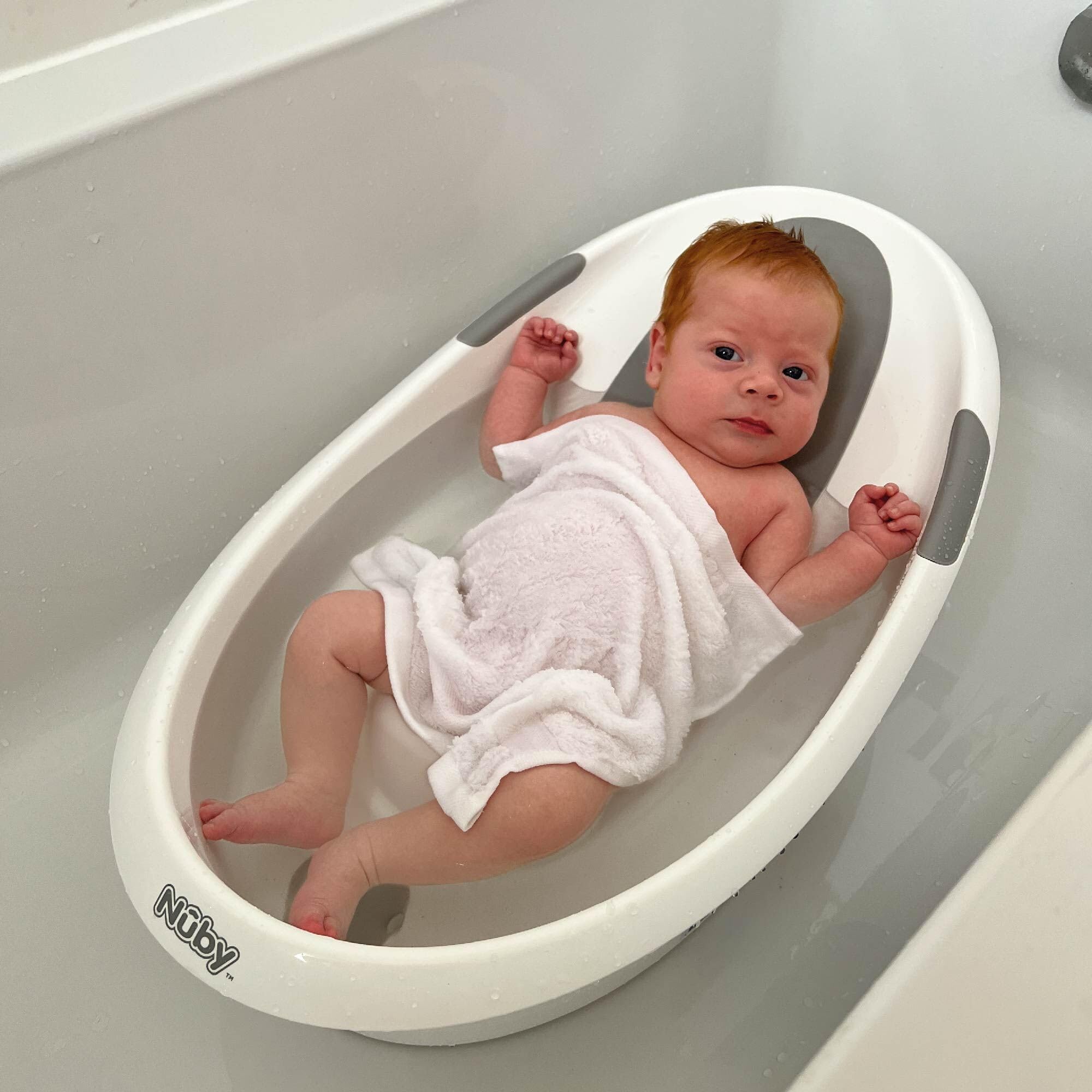 Nuby Thermomètre de Bain Bébé Pingouin + Dr. Talbot’s Baignoire avec Support Antidérapant