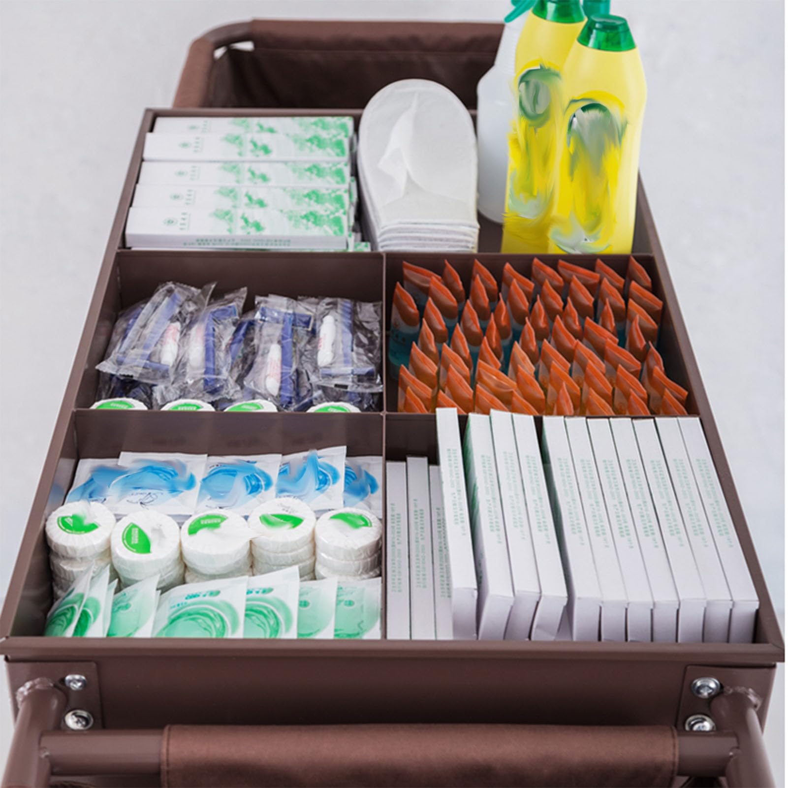 Carrito de limpieza con bolsas, carrito de limpieza comercial con ruedas para hoteles y alojamiento, diseño duradero para una limpieza eficiente, acabado marrón
