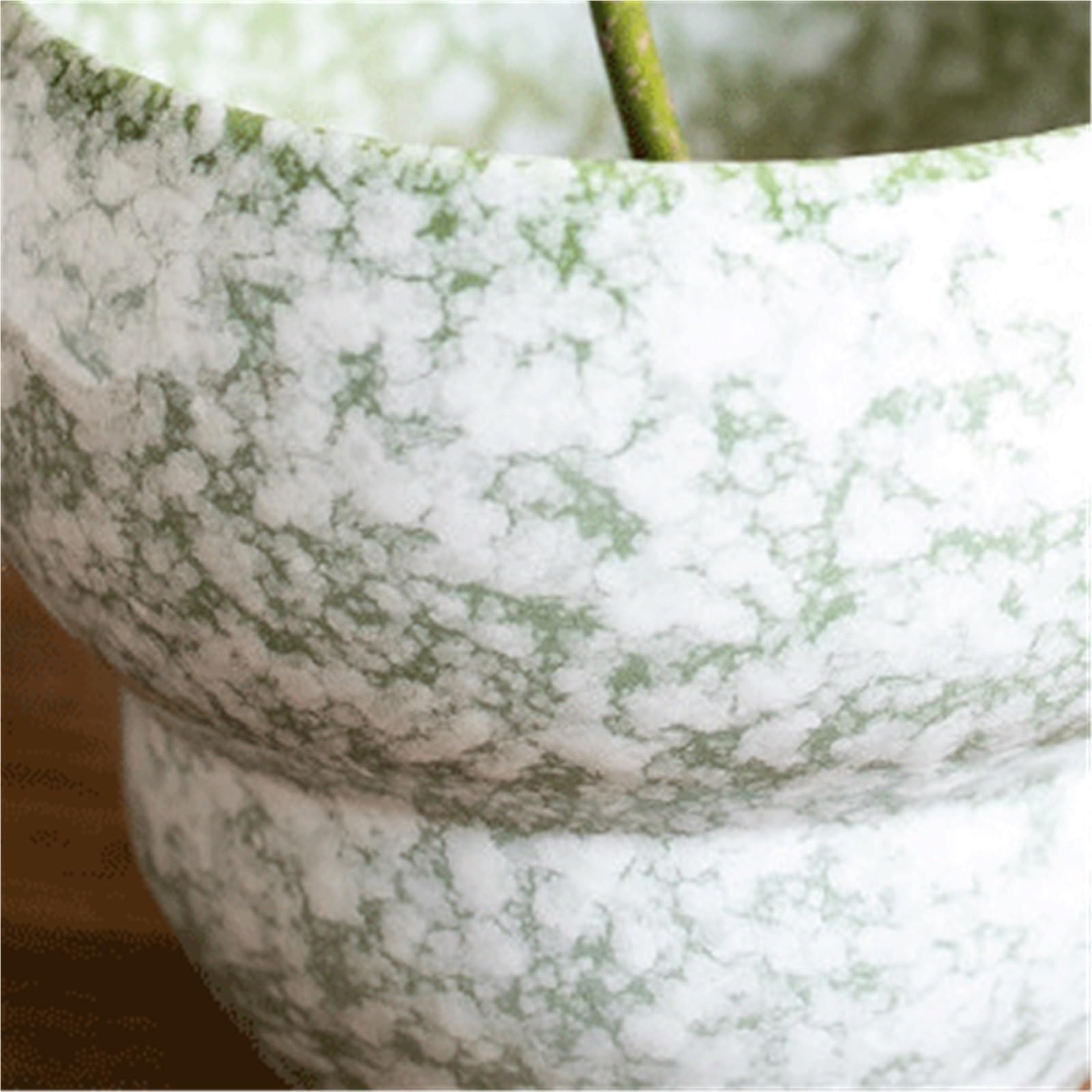 Doniczki zewnętrzne Te ceramiczne donice w stylu vintage idealnie nadają się do wystawienia salonie lub przedpokoju Doniczki