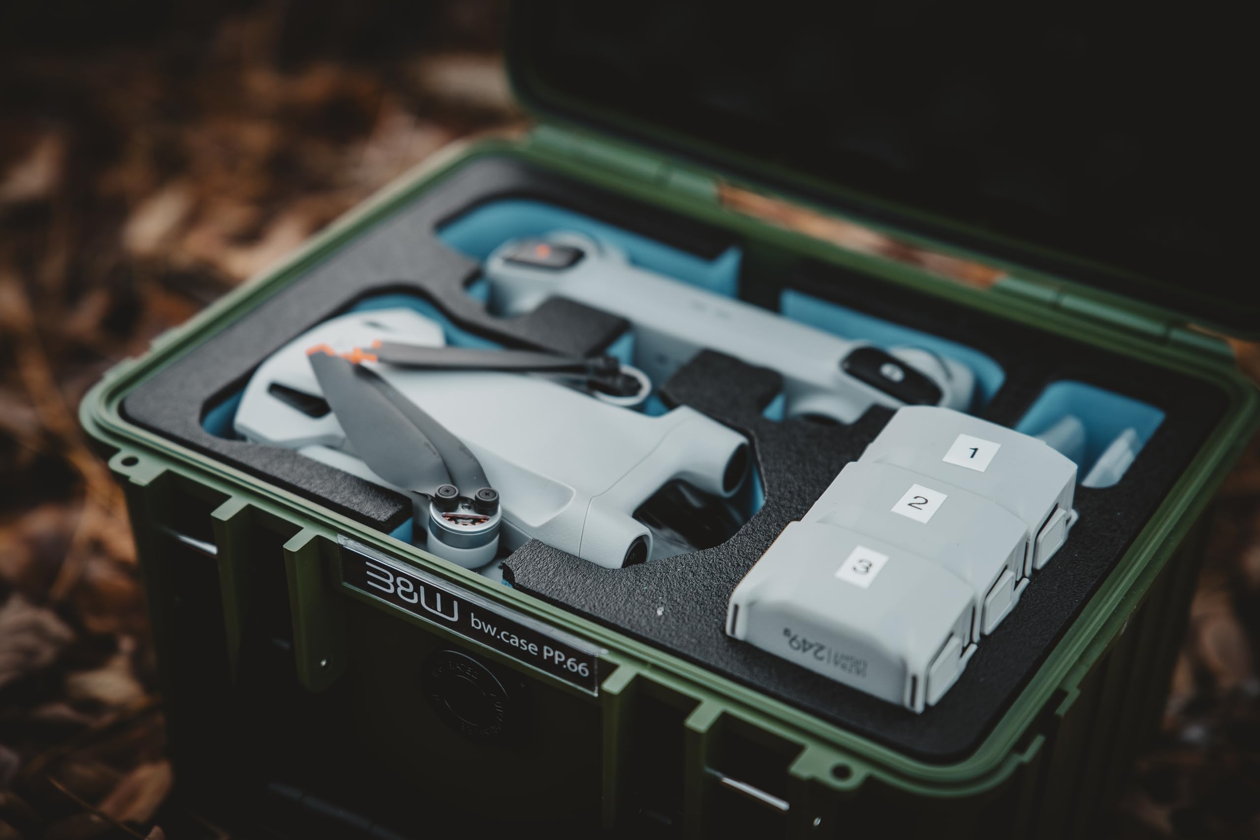 B&W Walizka transportowa do drona DJI Mini 4 Pro i Fly More Combo - typ 2000 żółta - wodoszczelna zgodnie z certyfikatem IP67, pyłoszczelna, odporna na pęknięcia i niezniszczalna