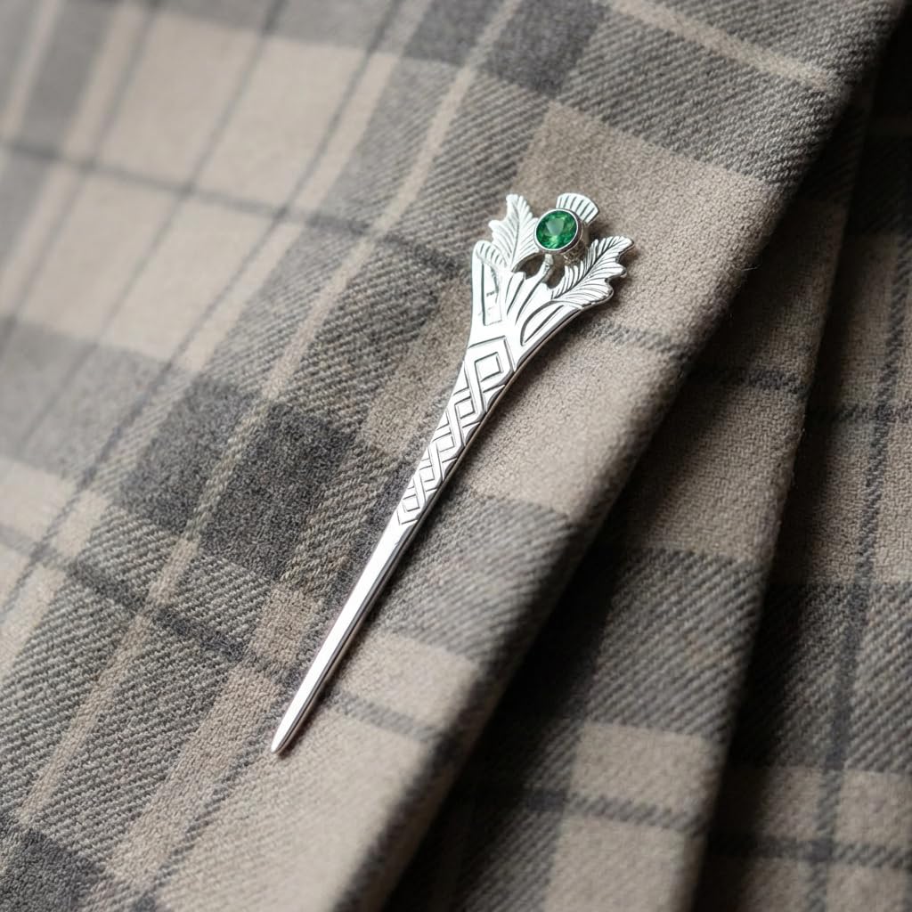 Alexander Castle Broche en Argent Sterling 925 Motif Chardon éCossais Ornée D'une Pierre CZ Verte pour Homme Et Femme - Accessoire De Kilt Présenté Dans un Coffret Cadeau Bijoux - 76mm