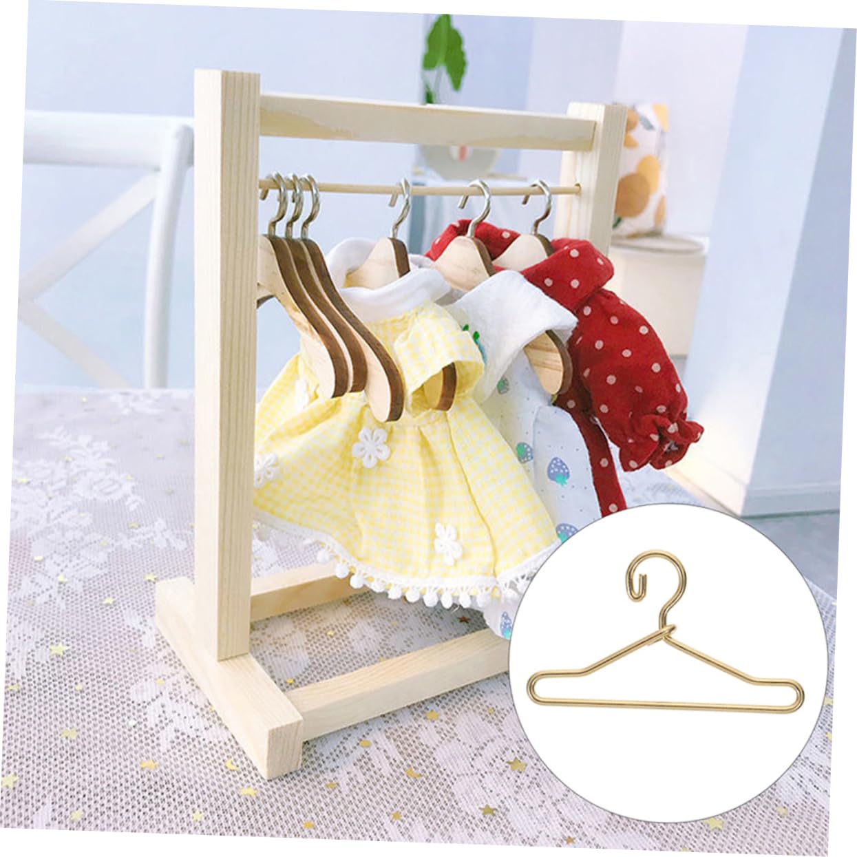 HEMOTON 90 Pcs Simulation Mini Hangers Lifelike Tiny Hangers Organize Doll Outfits for Tiny House Decor