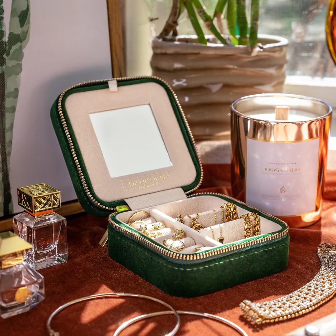 Organisateur de boîte à bijoux de voyage en velours en peluche | Support de boucle d'oreille, compartiment de collier et fente de bague | Étui de voyage de bijoux résistant aux rayures pour femmes avec | FR