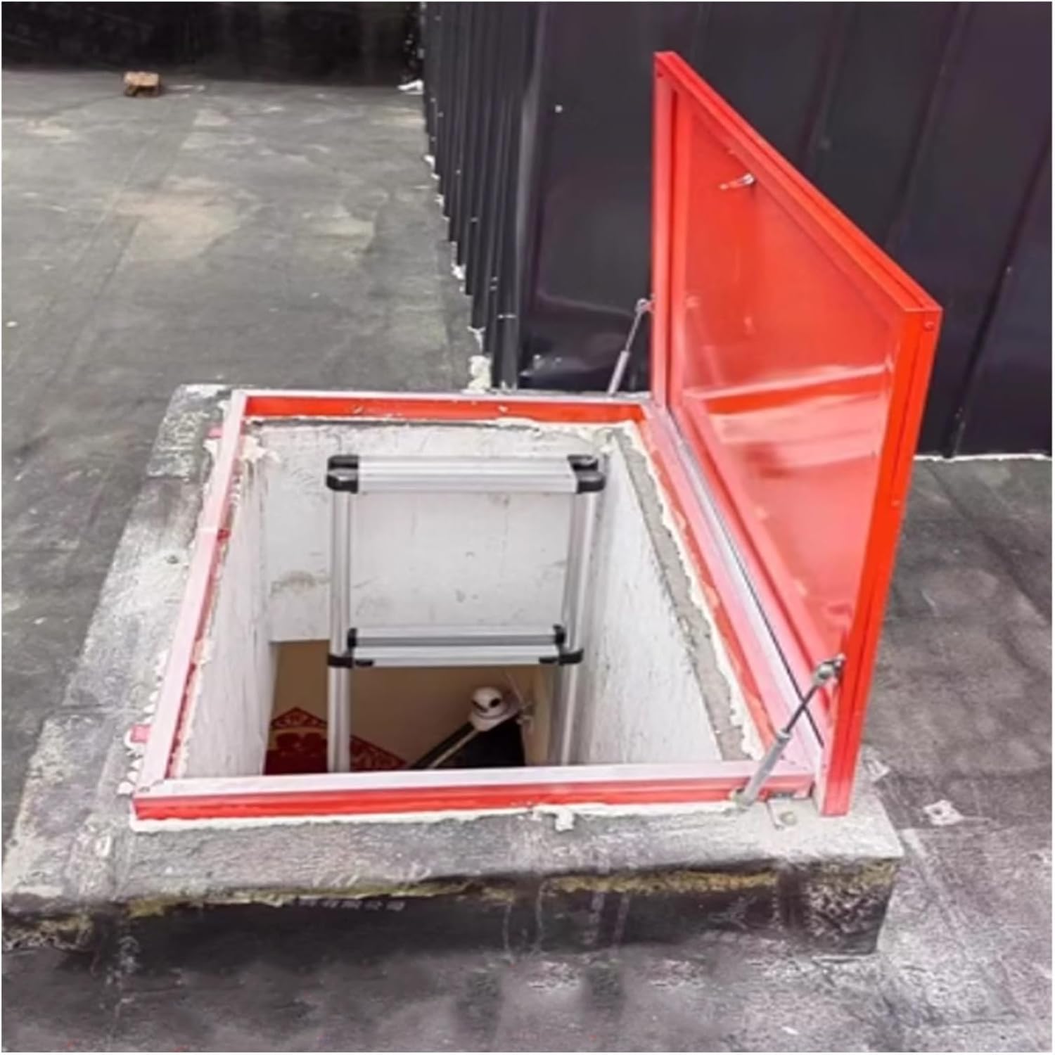 VUIKLCty Basement Exit Cover, Attic Skylight Cover, With 2 Gas Struts, External Roof Hatch Cover To Prevent Wind And Rain(65 * 65cm)