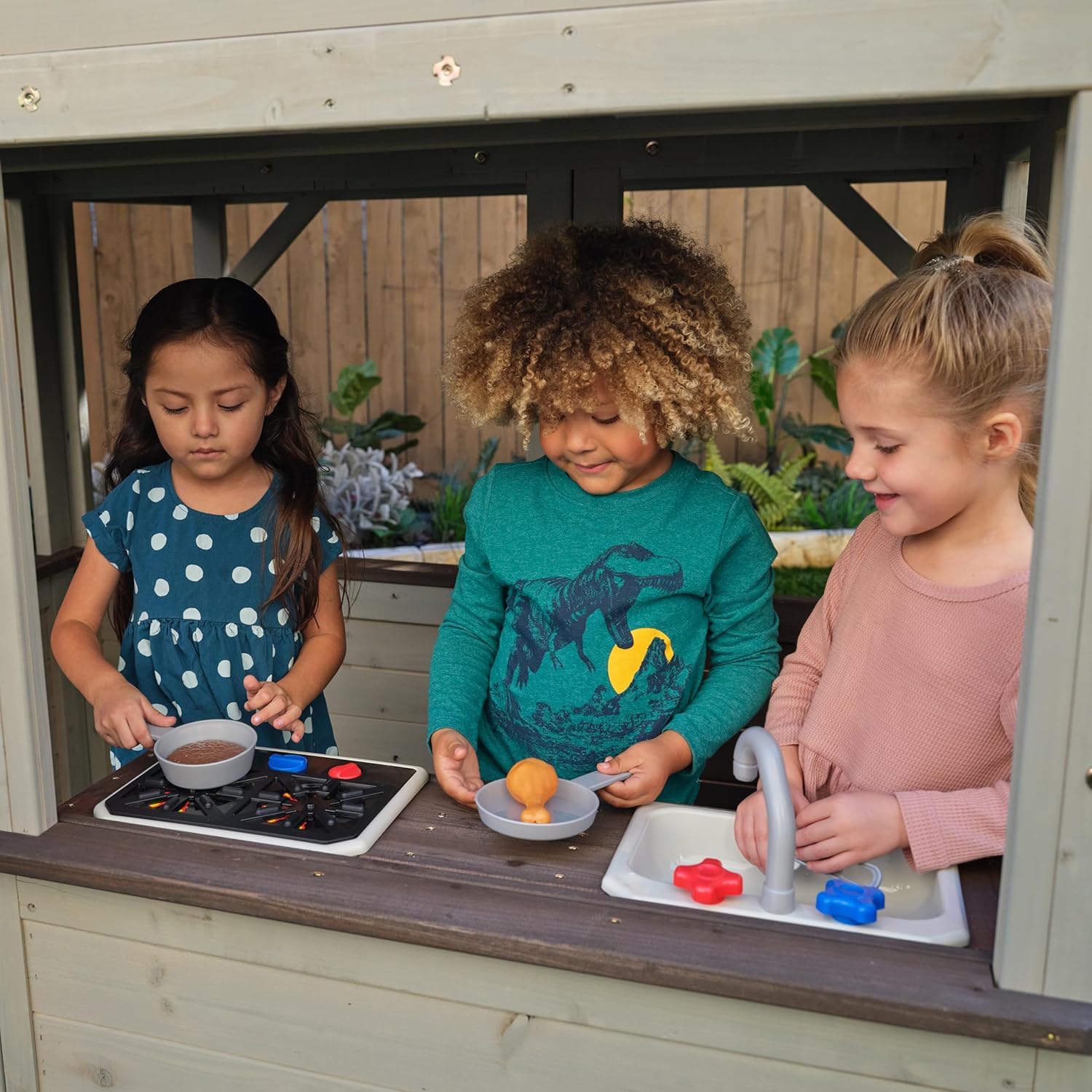 KidKraft Cozy Escape Spielturm mit Rutsche – Zweistöckiges Outdoor Klettergerüst mit Tunnelrutsche, Kletterwand & Spielküche