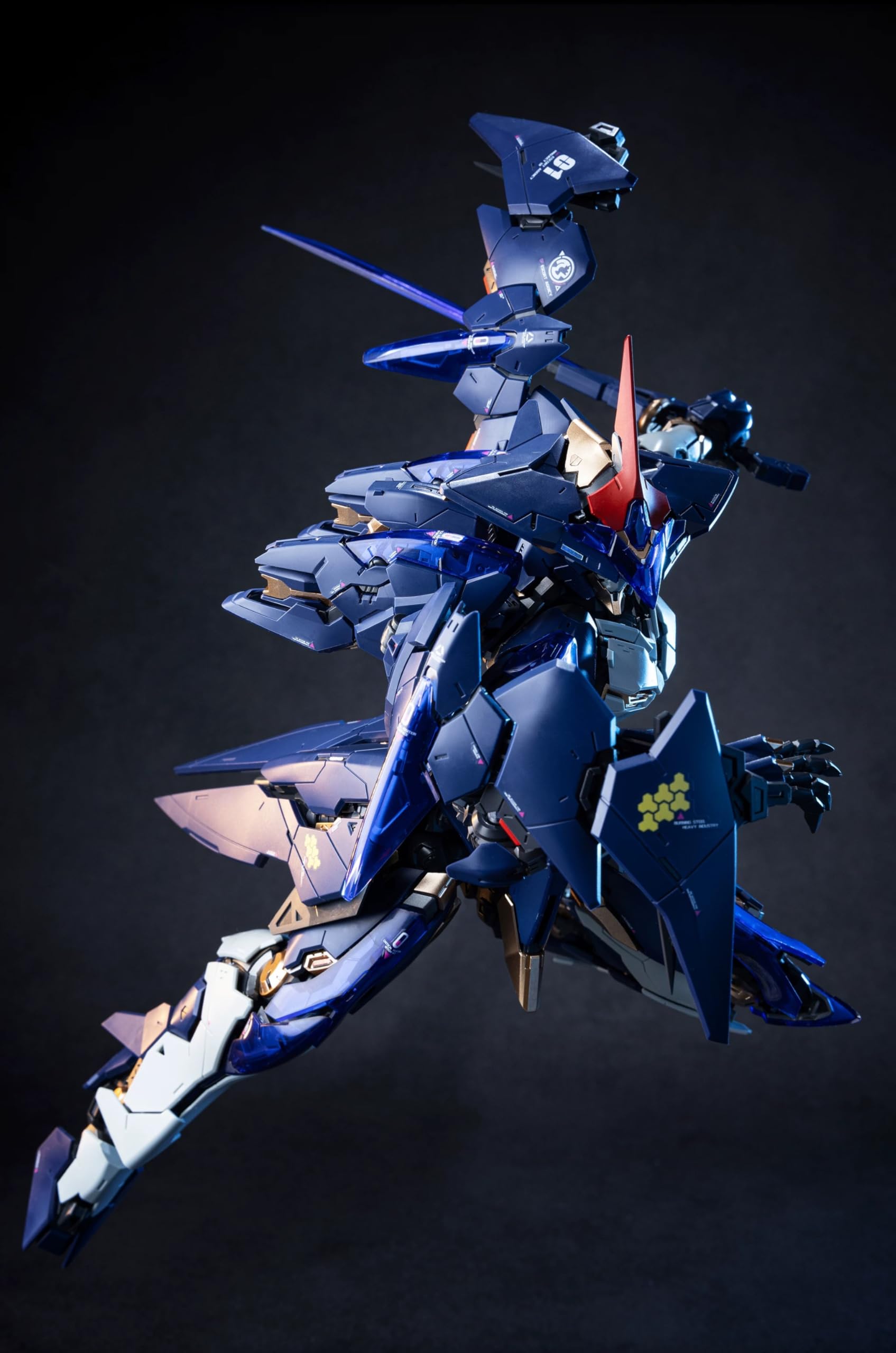 Amazon | 1/100 スケール龍紋鏢局 DP-H01 令曜 プラモデルキット塗装済