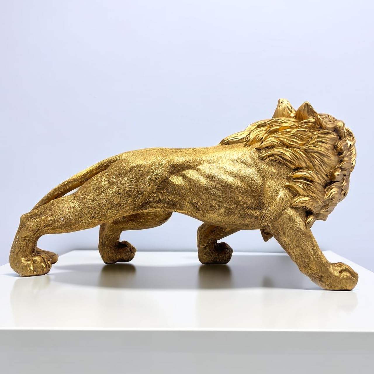 Statua di leone da 33 cm, scultura in resina, regali da collezione per gli amanti del leone, decorazione per la casa, accessori da scrivania, decorazione da giardino, decorazione per esterni, oro