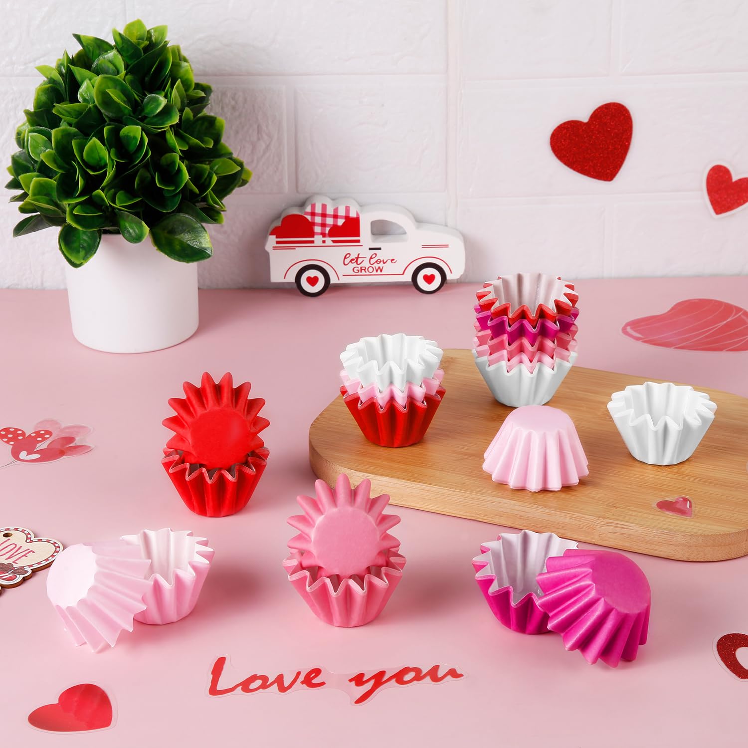 Quera 200 moldes para magdalenas resistentes a la grasa para el día de San Valentín, rojo, rosa, morado, blanco, moldes de papel resistentes para hornear magdalenas para bodas, cumpleaños, fiestas de