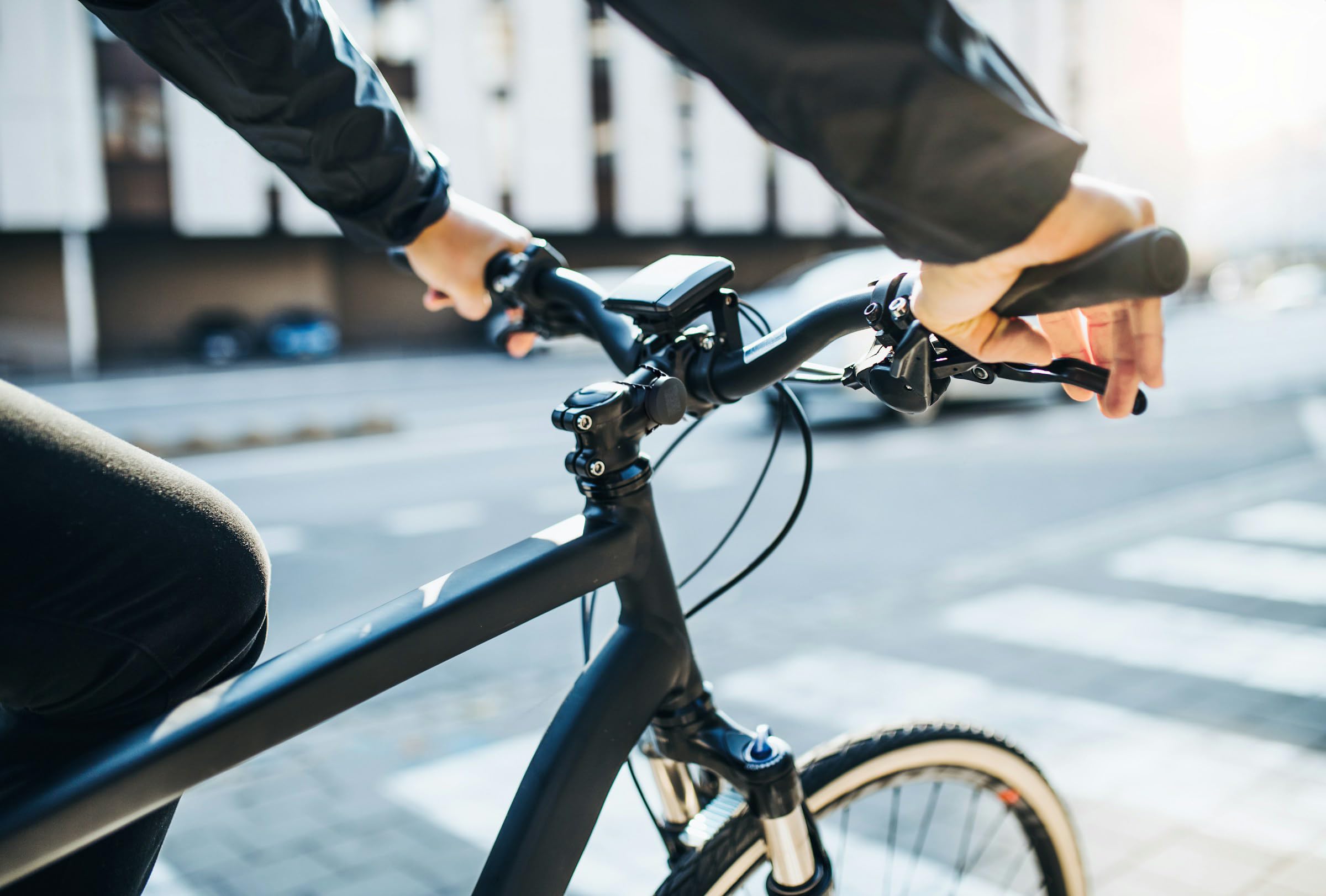 Roam Smart Tracker, Fonctionne avec Android et iPhone, suit vos clés, sacs, vélos, et plus encore. Batterie remplaçable d'un an, résistante à l'eau et à la poussière, sangle intégrée et cordon de clé