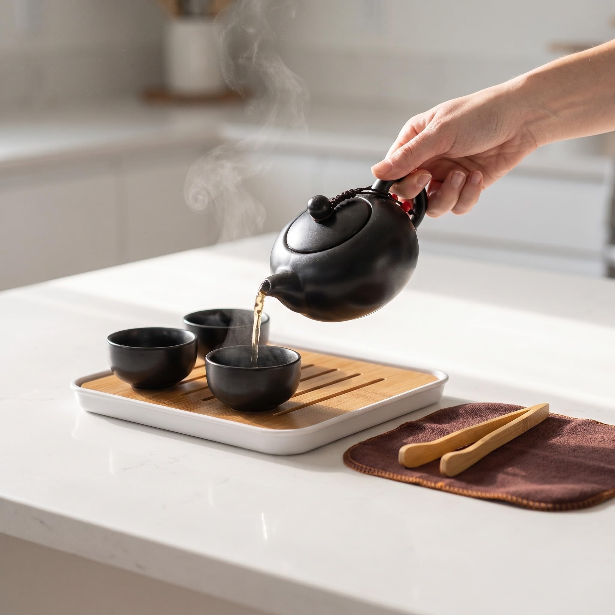 SOLUSTRE 1 Zestaw Ceramiczny Zestaw do Herbaty z Przenośną Torebką Porcelanowe Naczynia do Herbaty z Czajnikiem Filiżankami Bambusową Deską Do Serwowania i Akcesoriami na Prezent Biznesowy