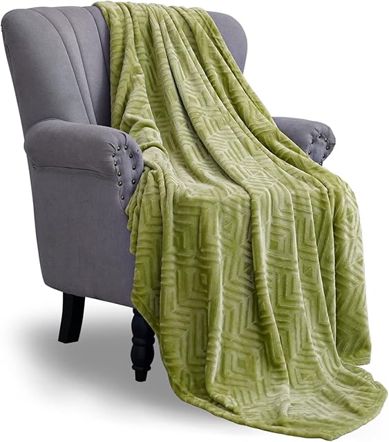 SOCHOW Geometric Pattern Flannel Fleece Throw Blanket, Lightweight Super Soft Cozy Plush Blanket for Bed Couch Sofa, 127cm × 150cm, Avocado Green