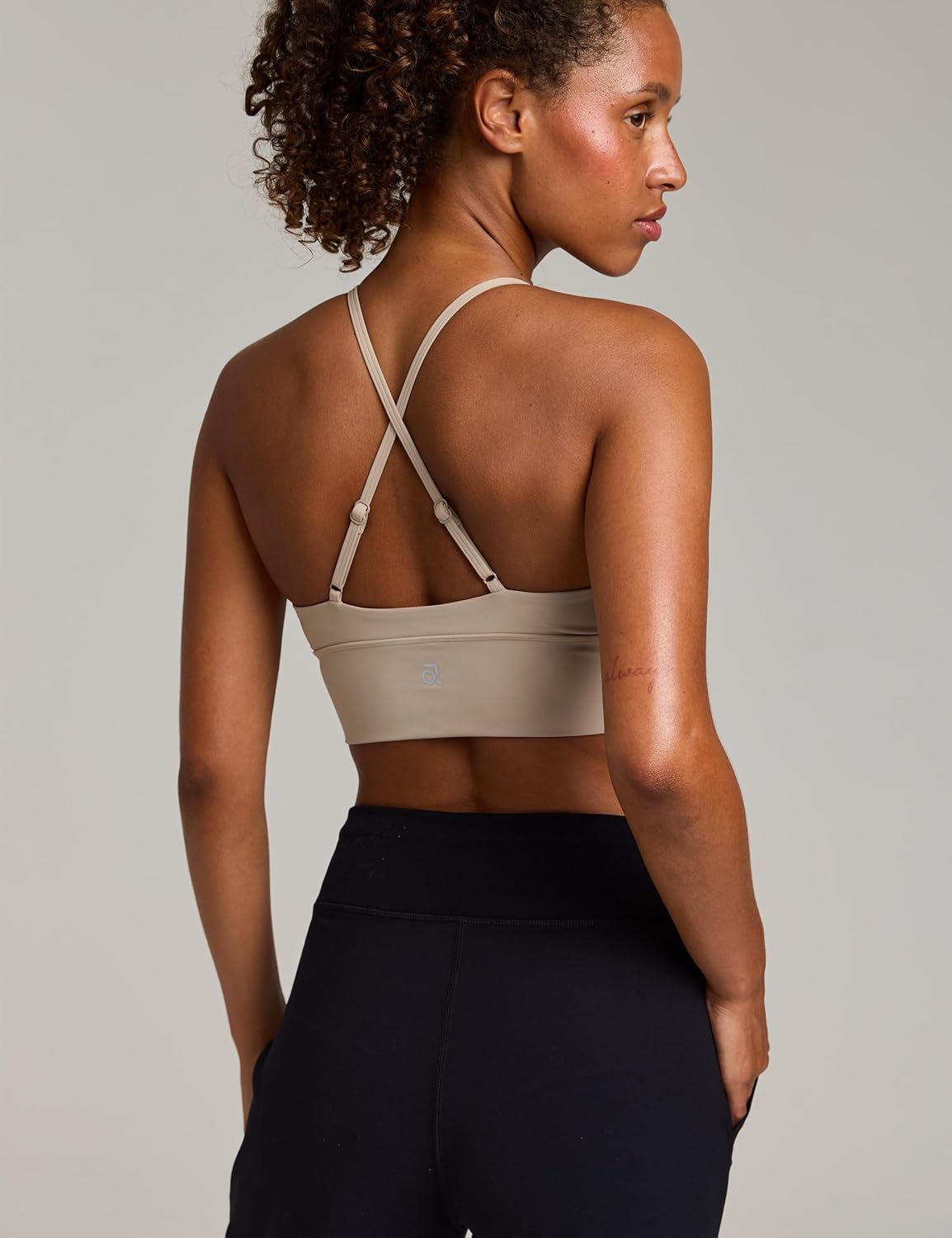 Women's Flow Scrunch Sports Bra V Neck Padded Yoga Tank Adjustable Straps Cross Back Crop Tops