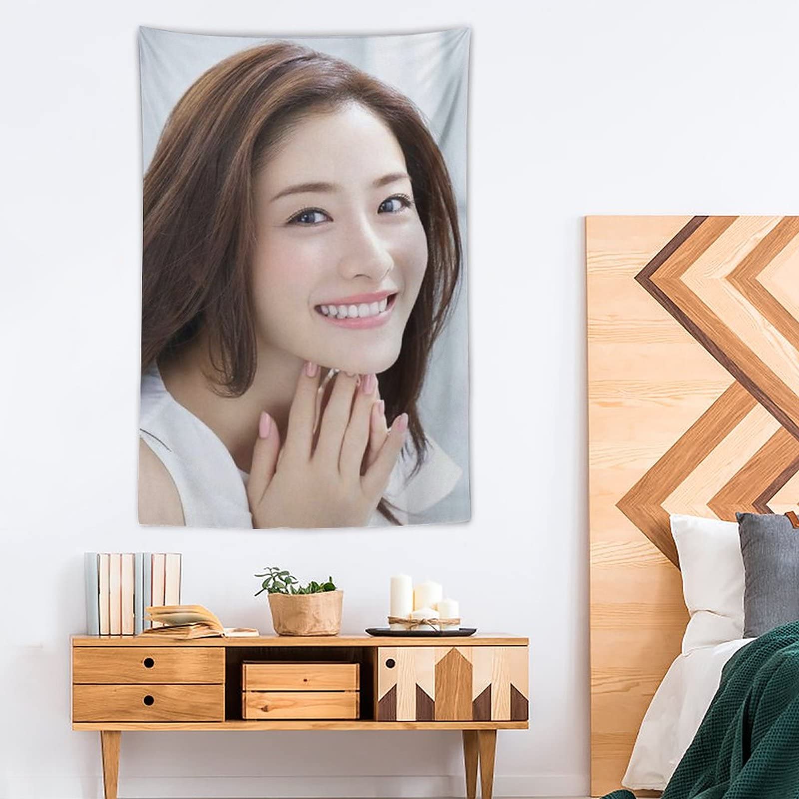 Amazon｜石原聰美 石原さとみ タペストリー 写真の背景ライブ