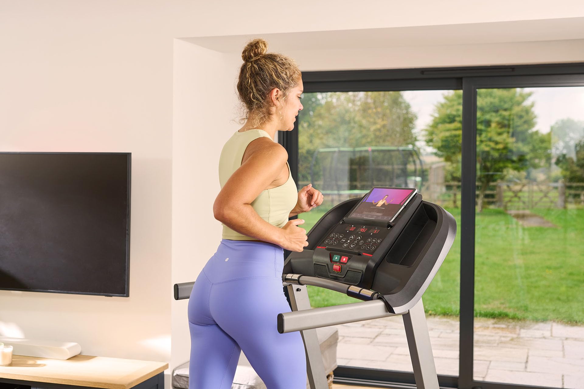 Schwinn Laufband Serie – elektrisch klappbar mit Bluetooth FTMS, kompatibel mit JRNY, Zwift & Kinomap – bis zu 18 km/h, SoftDrop, leise für Zuhause