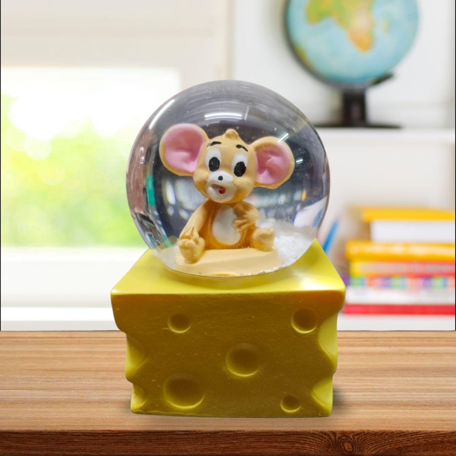 BOENJOY Gifts- Tom and Jerry Snow Globe with LED Light, Jerry Figurine in Sparkling Dome, for Kids and Jerry Fans, 8x4 cm- Jerry B