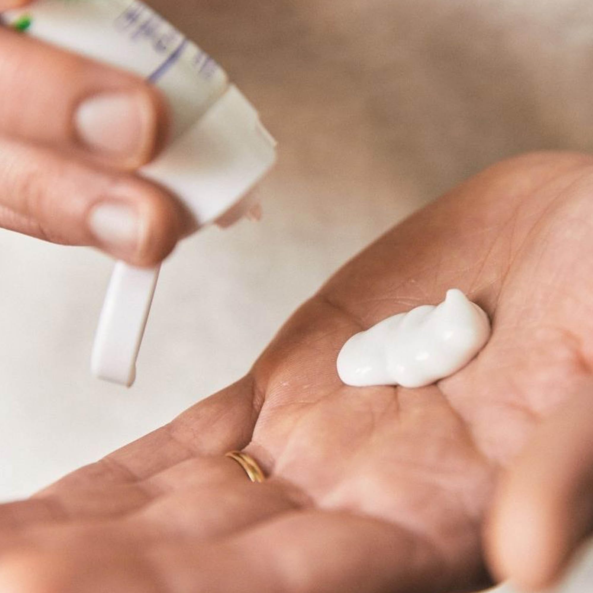 Mustela Crema Massaggio Balsamica 40ml per Raffreddore Naso Chiuso Tosse Camomilla Miele Karité Avocado Tiglio Pino