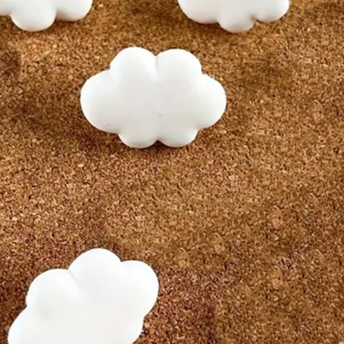OSALADI 5 Sätze Creme Weiße Wolkenpushpin Stifte Büro Kork Bulletin -Brett Dekorative Stecknadel Planke Dekorative Reißzwecken Pinnnadeln Für Pinnwand Süße Anstecknadel Harz 30 Stück * 5