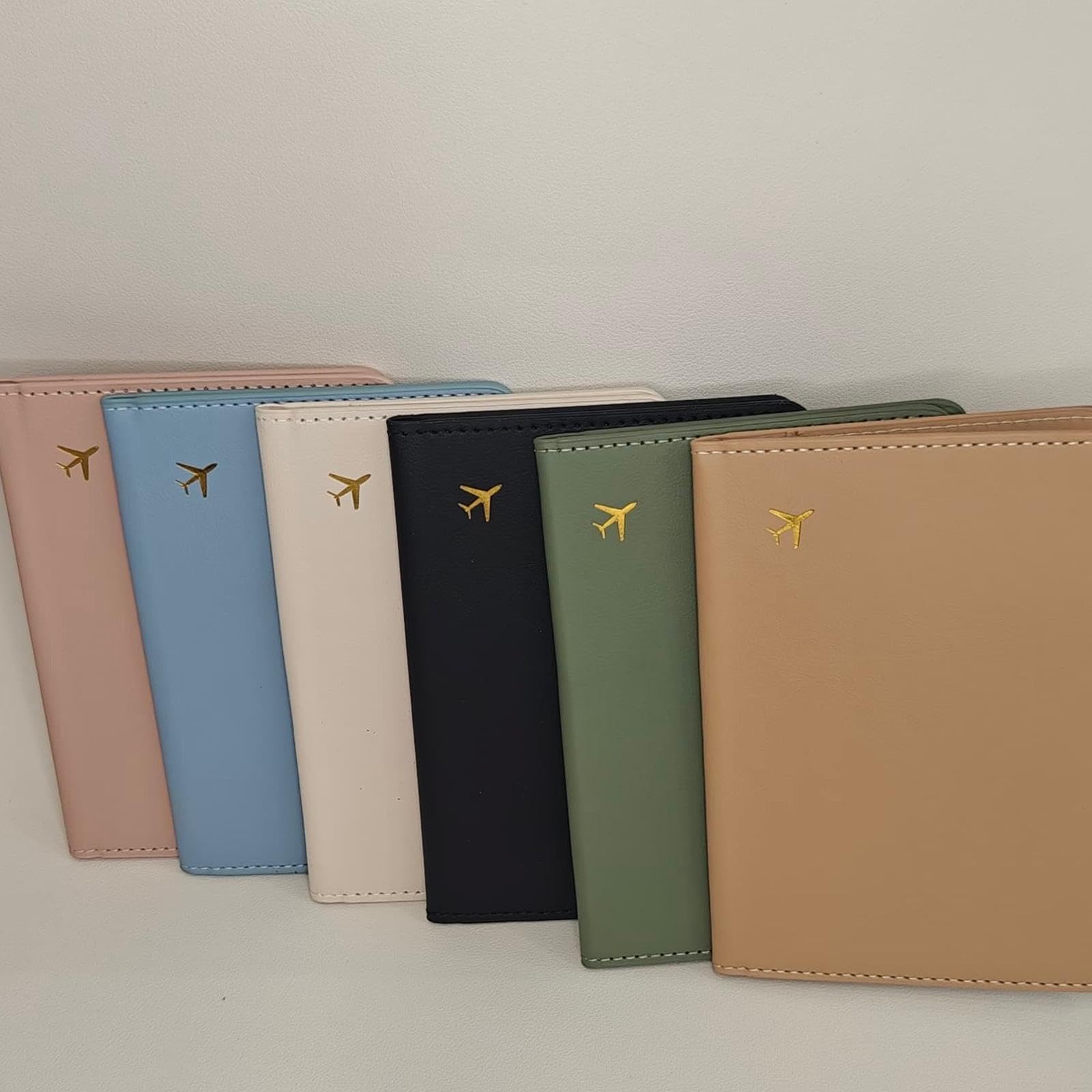 Custodia Passaporto in Similpelle Personalizzabile con nome o sigle– Porta documenti da Viaggio – Protezione Elegante – Regalo viaggiatori, Amico, Amica, Fratello, Sorella (Verde)