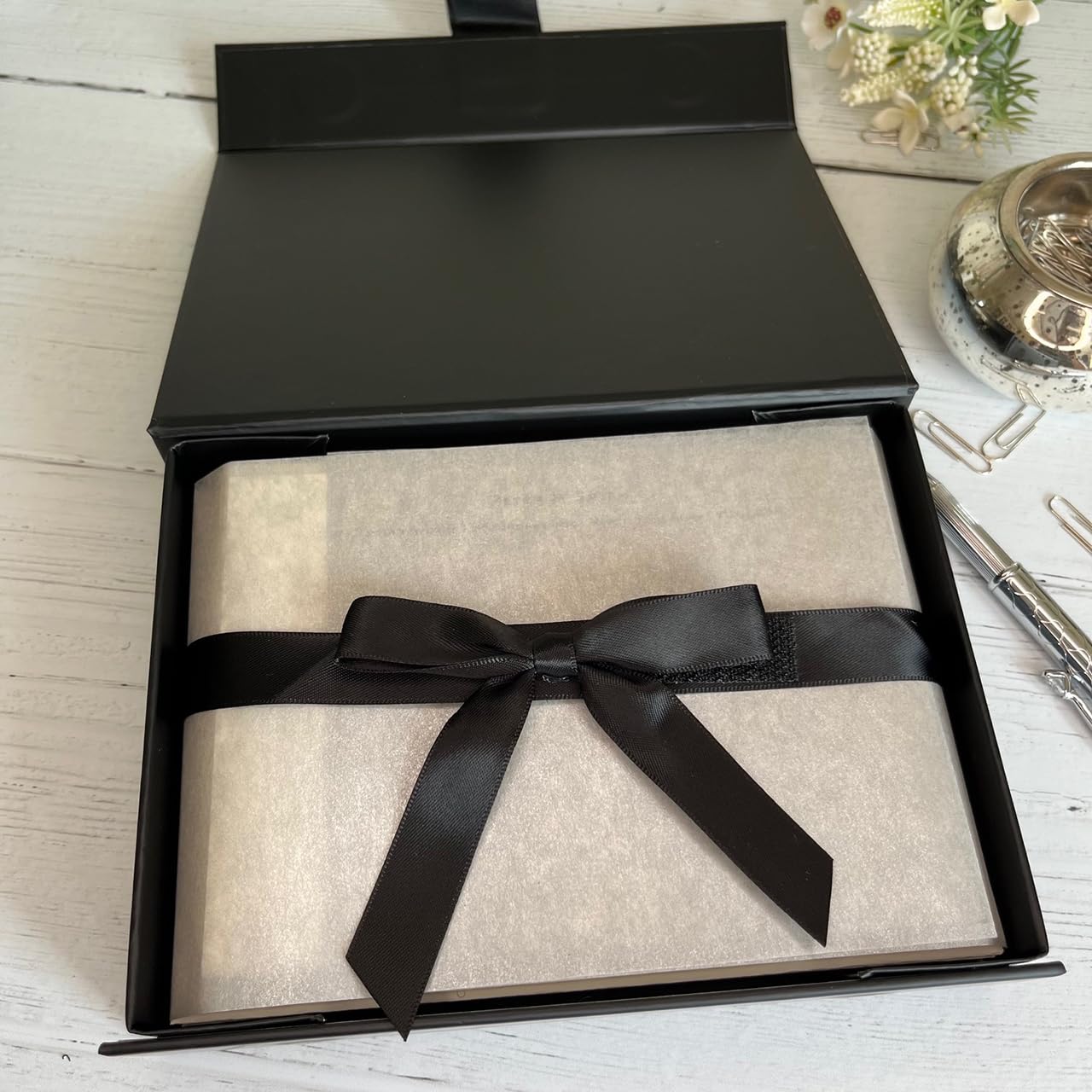Wagtail Designs Notelets con una ilustración de Robin en una preciosa caja negra con cinta (paquete de 20 notelets y sobres)