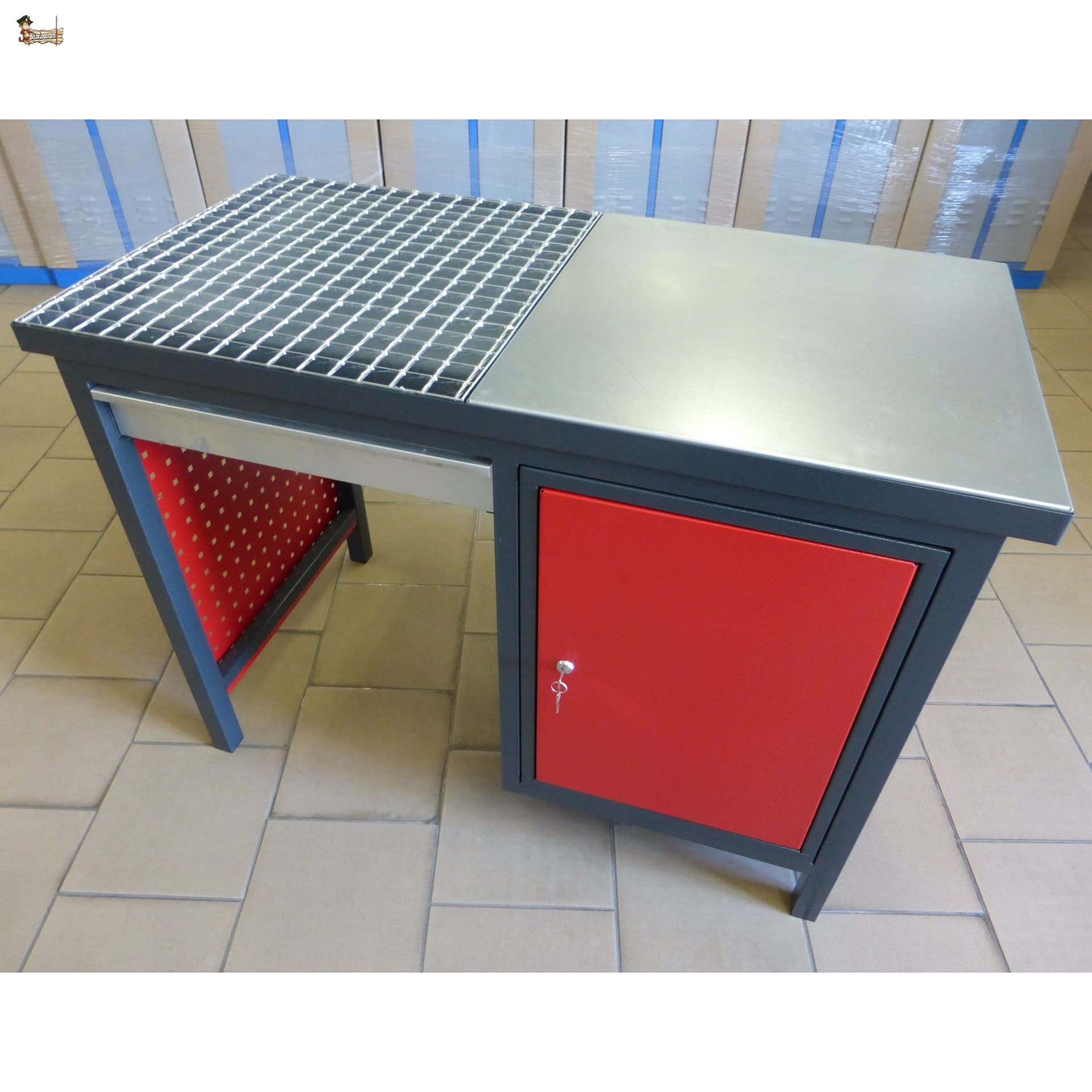 BricoLoco Mesa soldadura metálica perforada de taller. Banco trabajo soldar electrodo, MIG, TIG. Panel portaherramientas y ganchos. Cajón extraíble. Armario almacenamiento con llave.