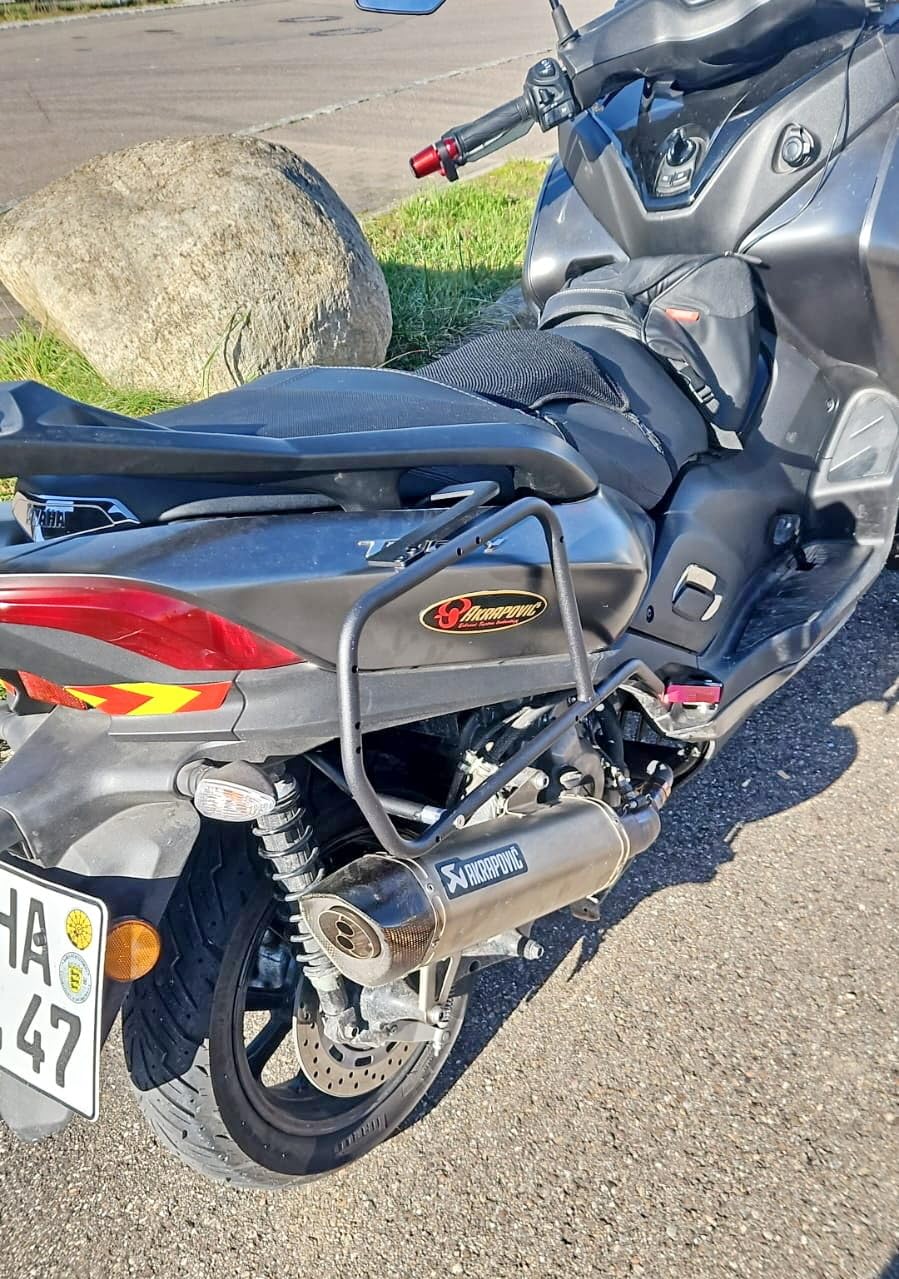 Seitenträger kompatibel mit Yamaha Tricity von 2020-2026, (Lartech-Moto), Kompatibel mit Mehreren Taschen und KofferSystemen
